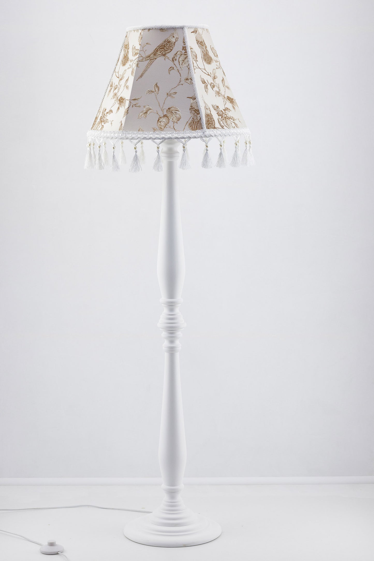 Lampshade, fabric lampshade. An elegant fringed lampshade with a Victorian pattern. 3802