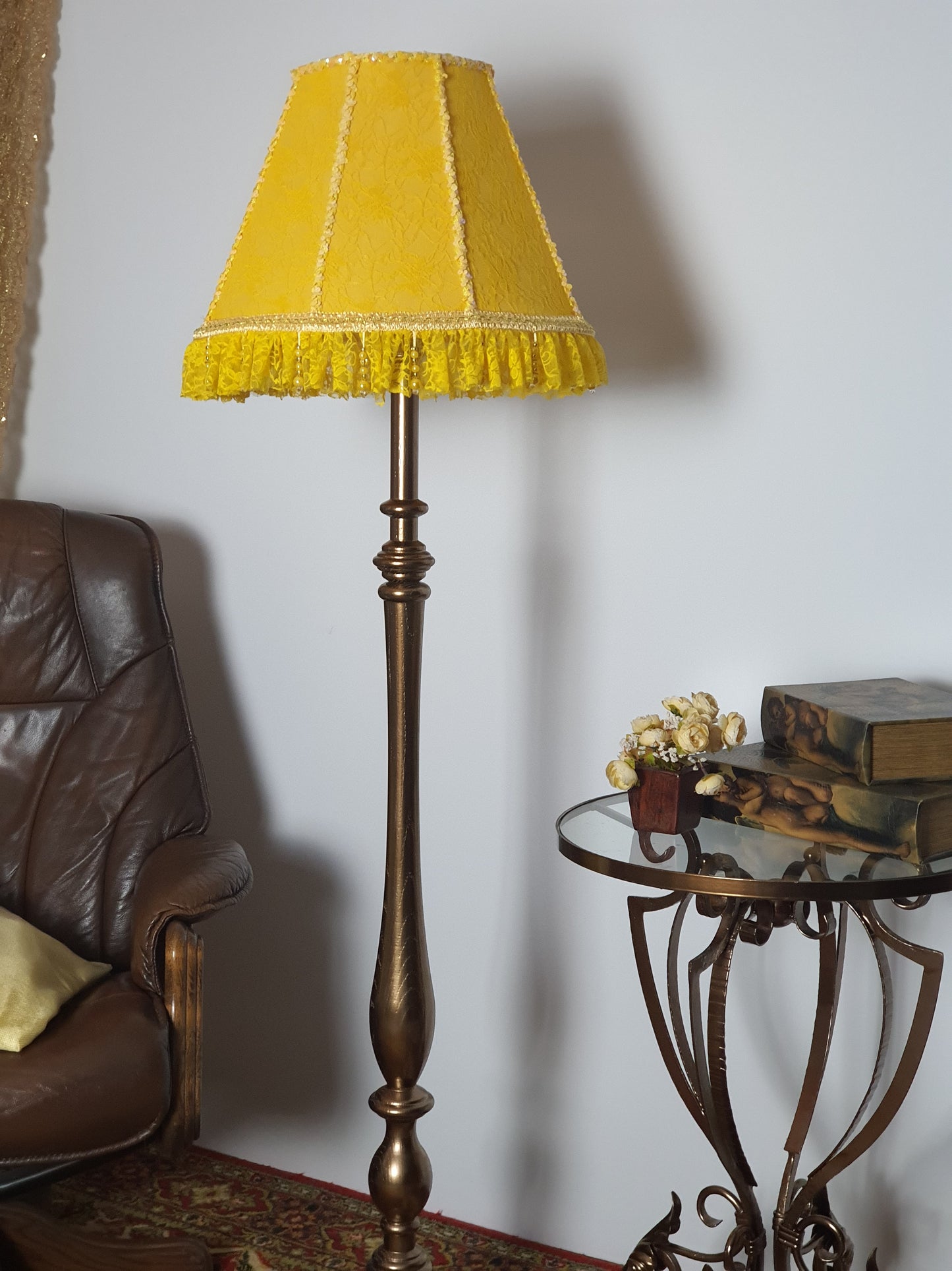 Yellow lampshade. Handmade Victorian lampshade made of silk fabric and fringe. 1114