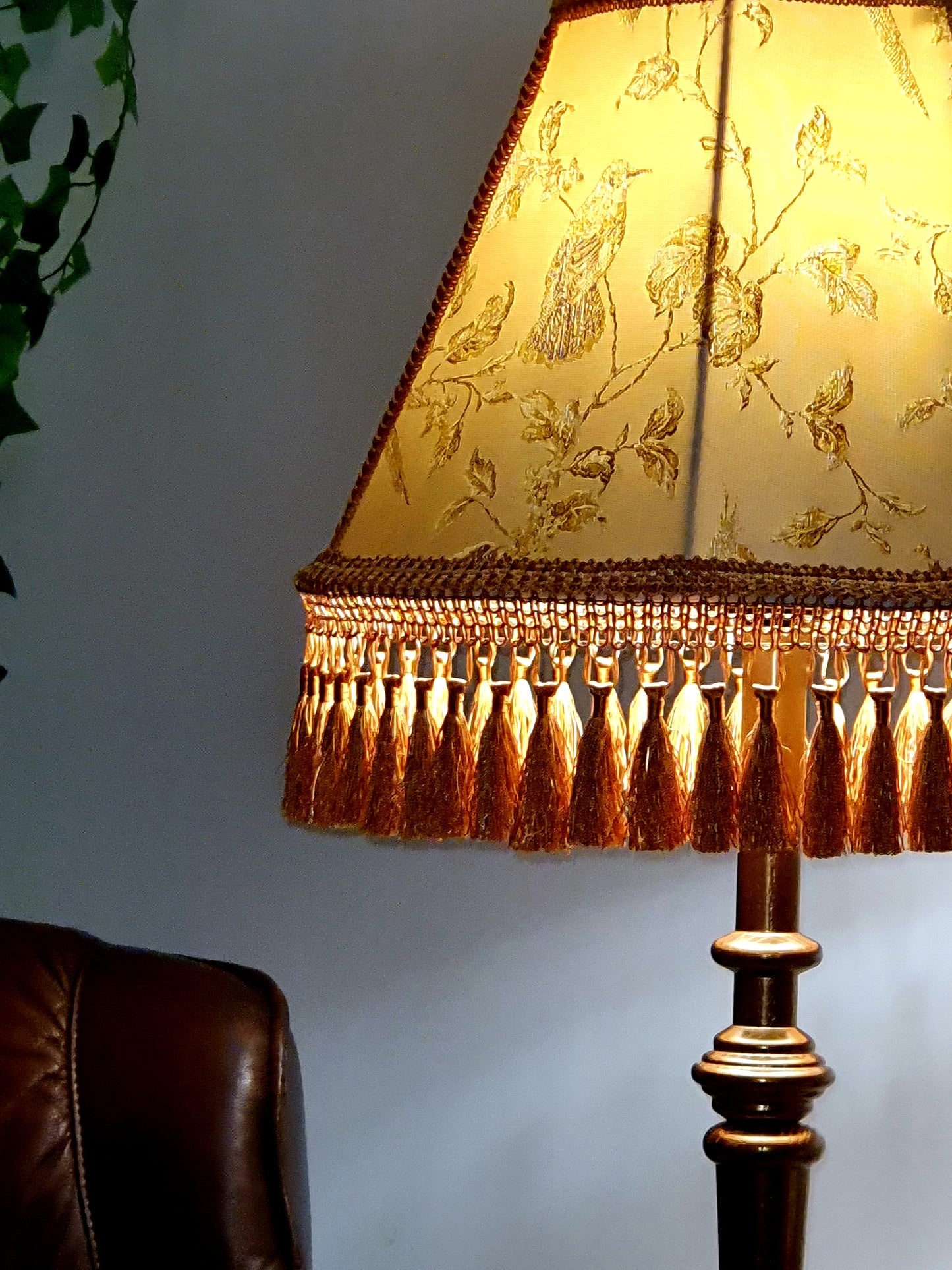 Lampshade. Art Victorian Fabric Lampshade with Birds and Fringe. 7109