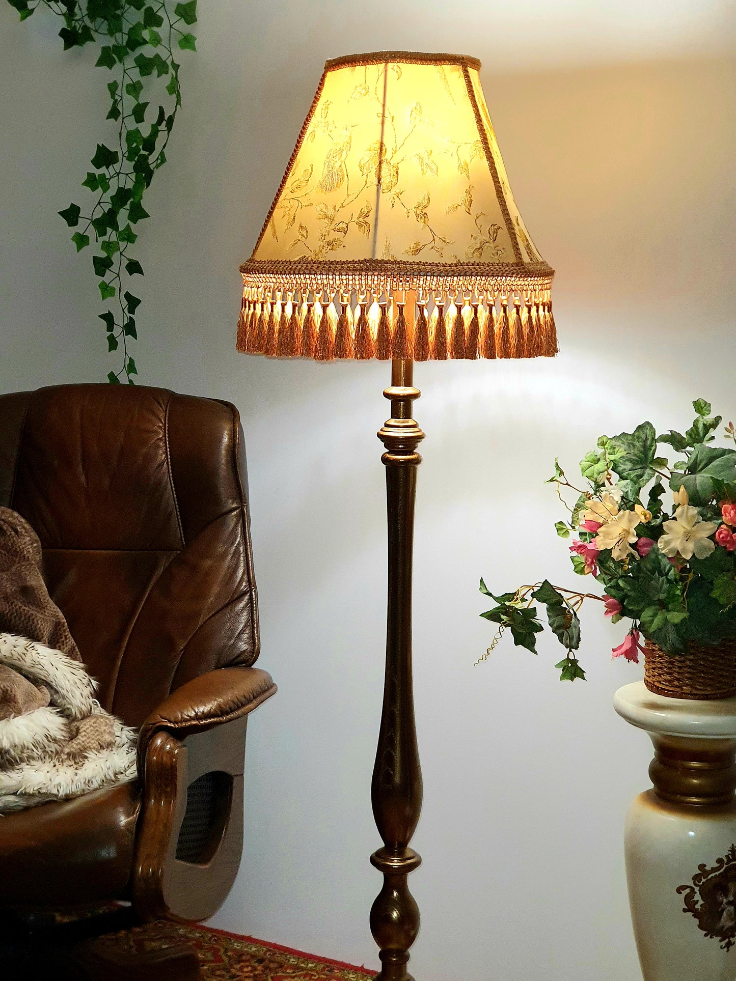 Lampshade. Art Victorian Fabric Lampshade with Birds and Fringe. 7109