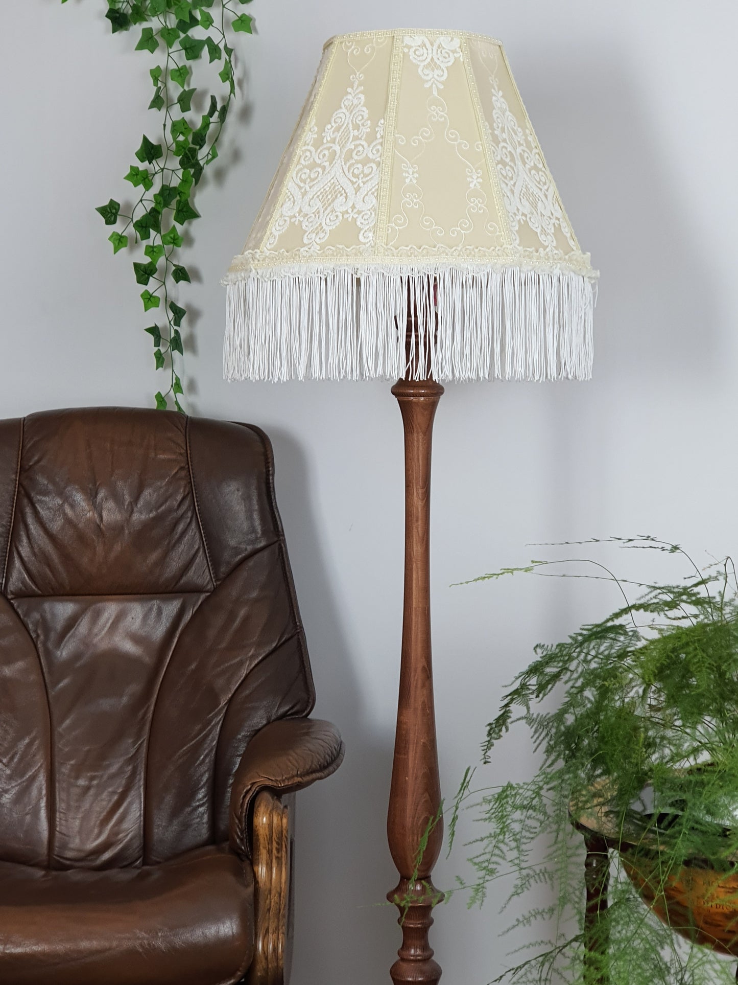 Victorian lampshade. Cream patterned lampshade with long fringe. 1106