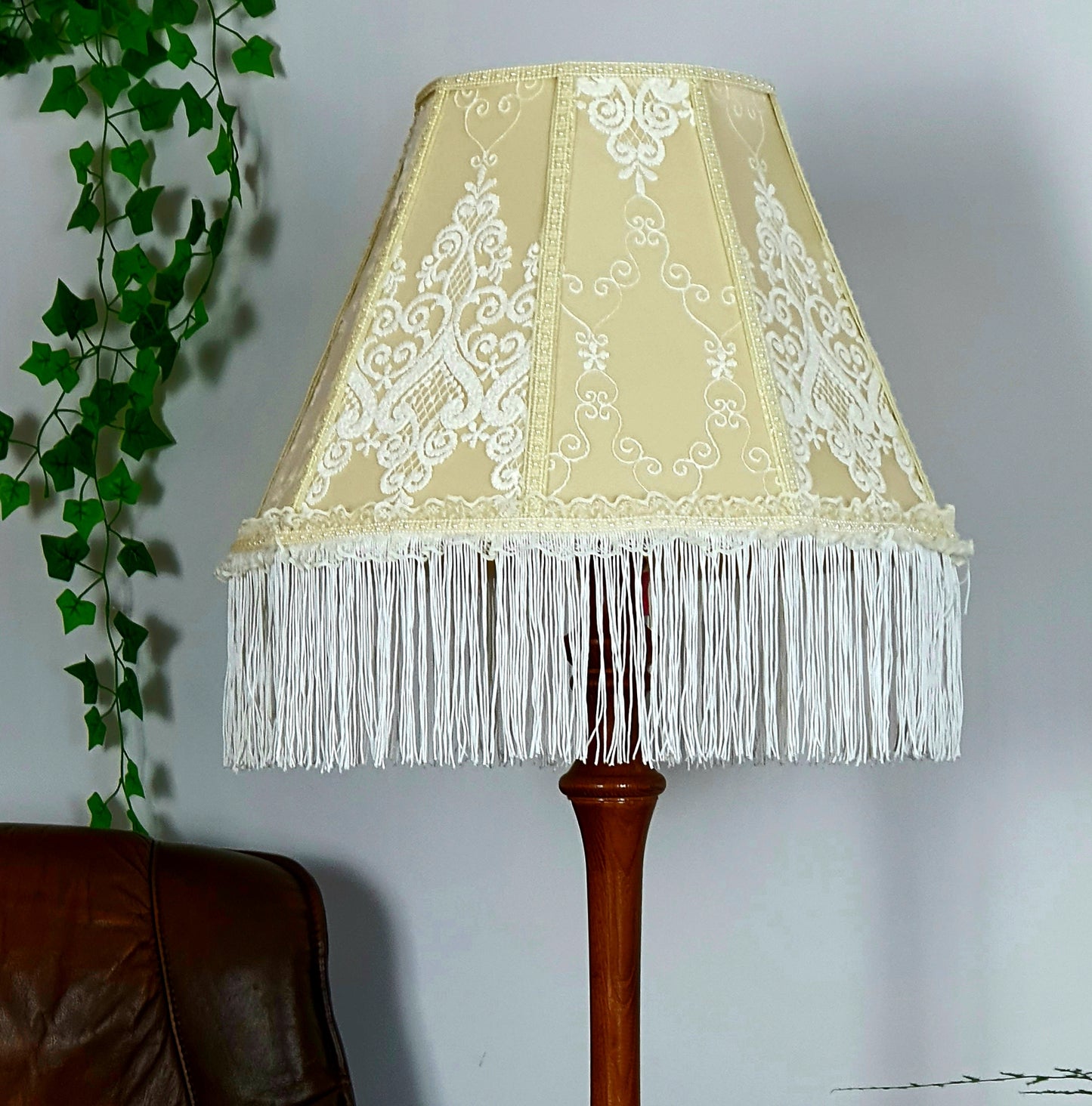 Victorian lampshade. Cream patterned lampshade with long fringe. 1106