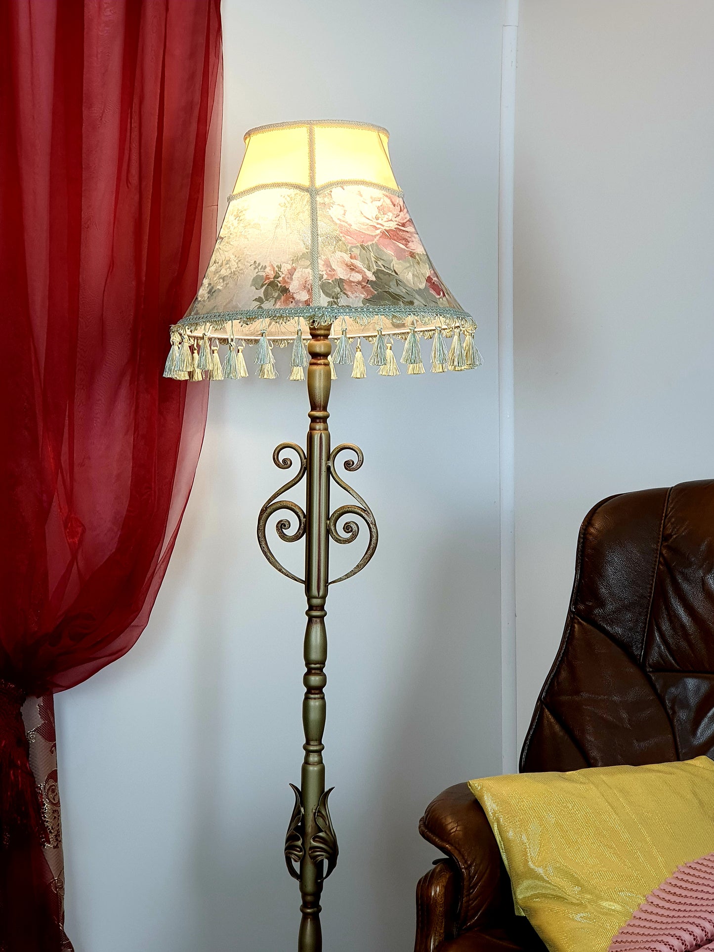 Luxury Floral Rose Fringed Lampshade for Floor Lamps. 3605