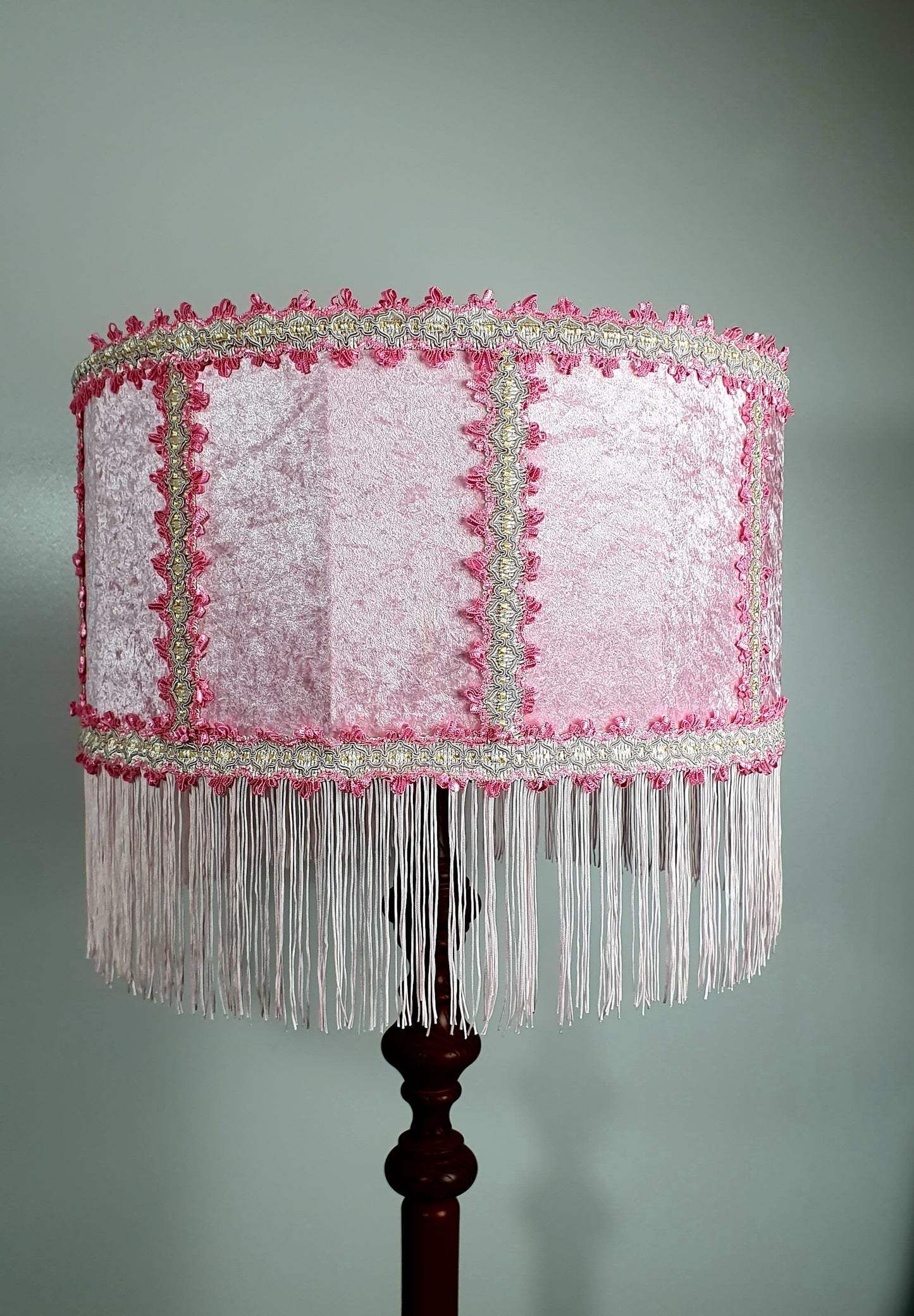 Lampshade, fabric pink lampshade with fringe in the Art Deco style. 5808