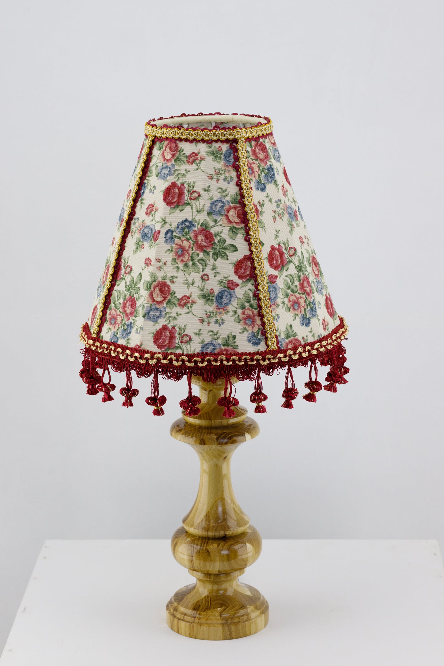 Handmade table lamp, flower lamp. 540103