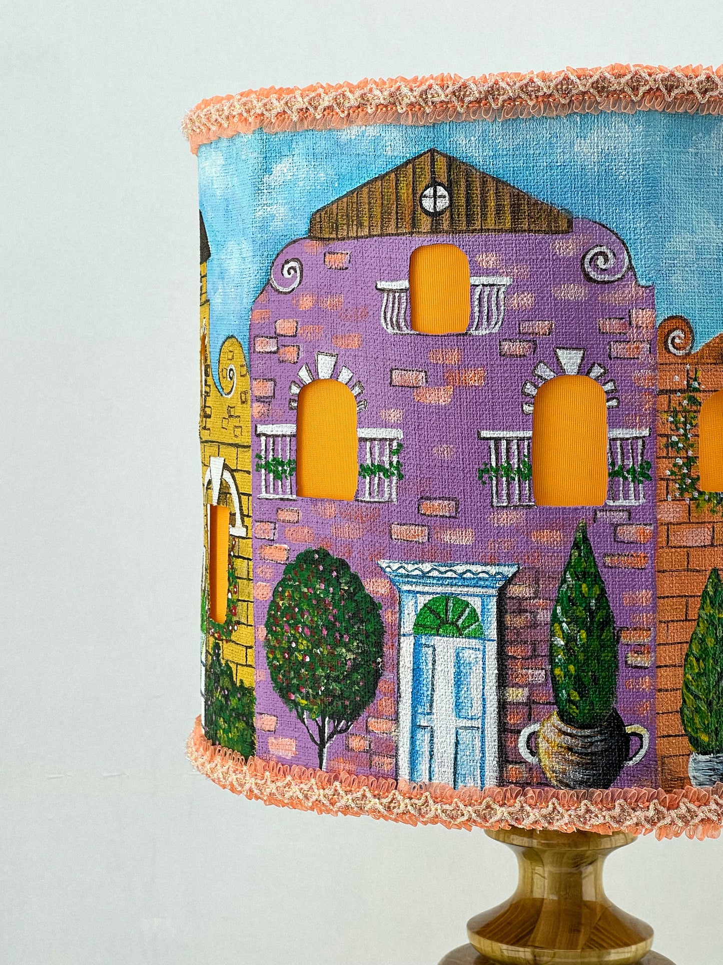 A bedside table lamp, a children's nightlight, an art deco lamp, unique lampshades and a handmade home lamp. 3503