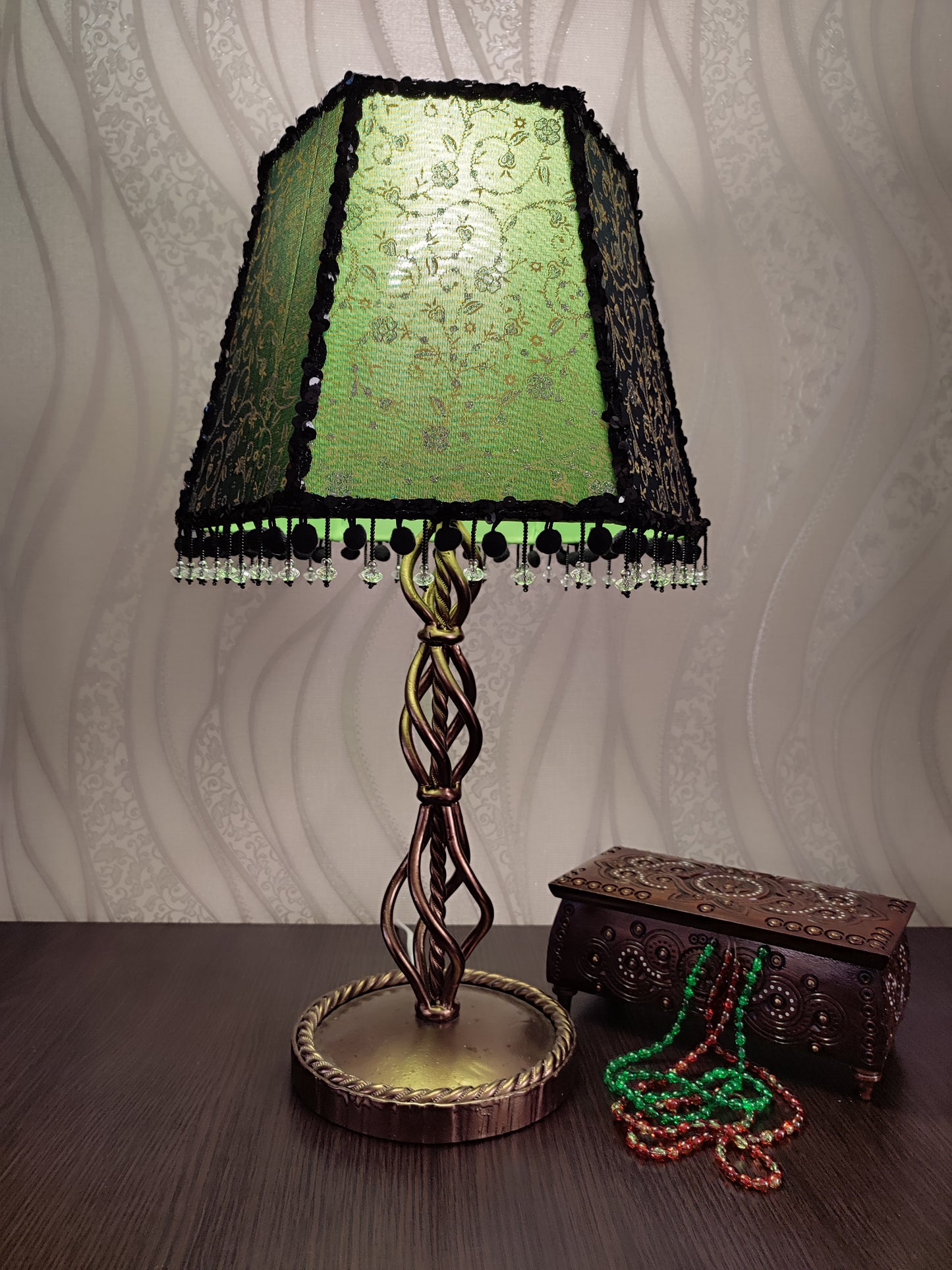 Table lamp, green floral shade, beaded decoration, bedside lamp. Forged base in bronze color. 4602