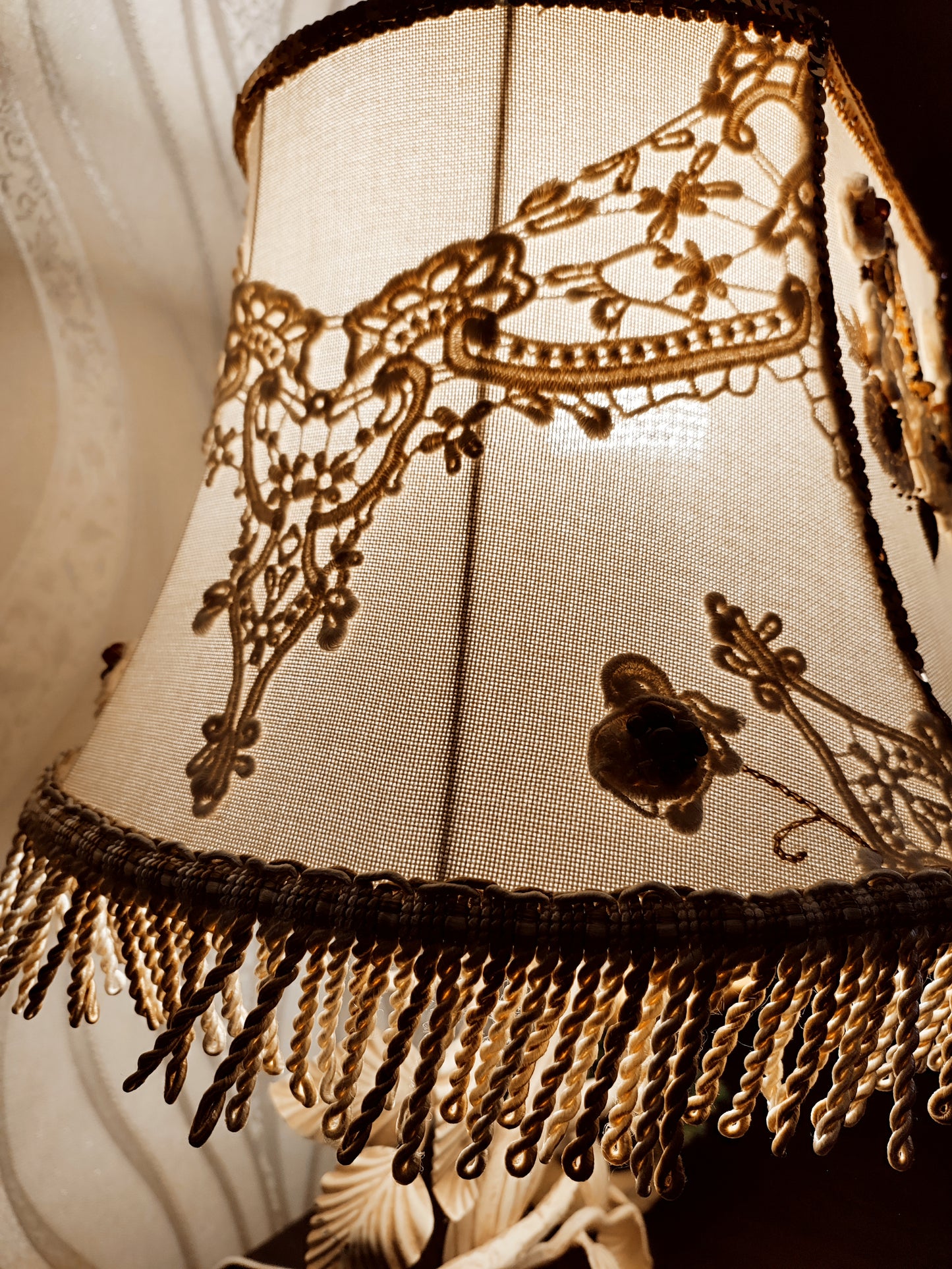Table lamp, unique lamp shades, custom base, handmade home lamp, Victorian Table Lamp, Vintage Table Lamp. 5301