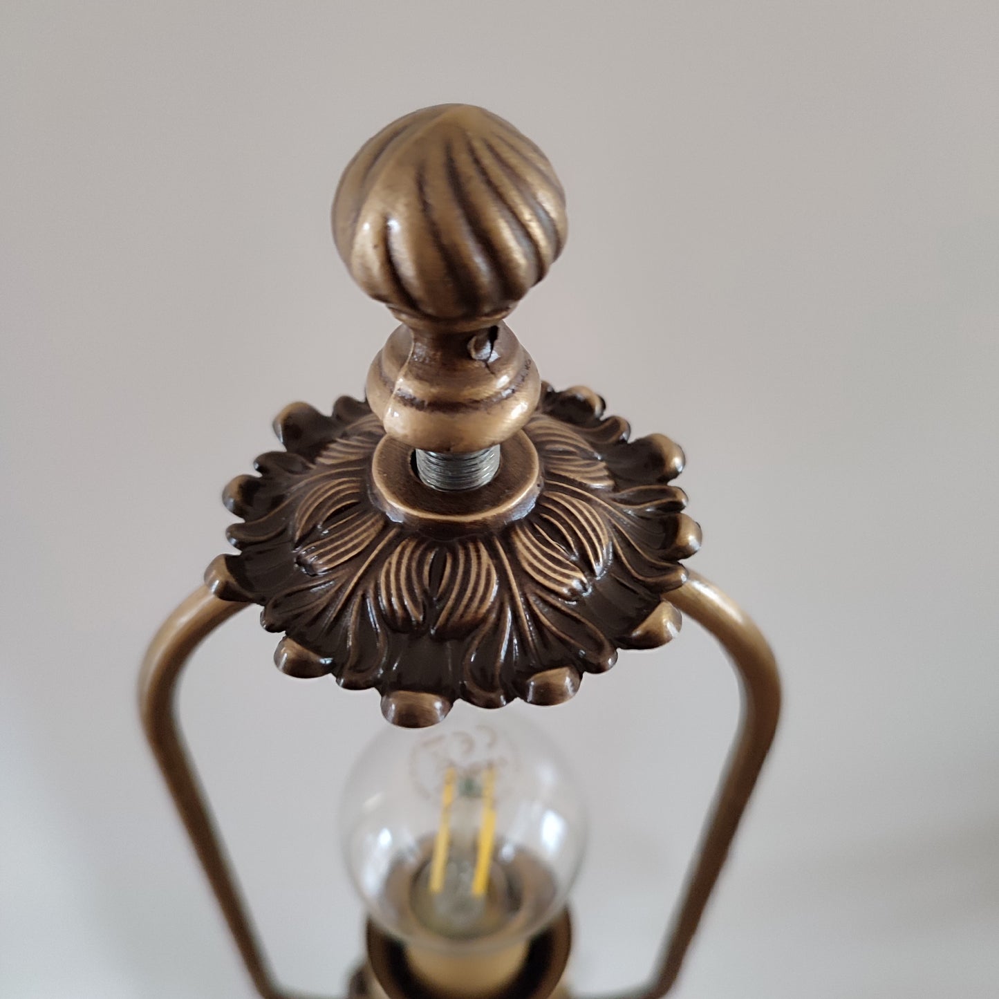 Table lamp, art deco lamp, bedside lamp, bronze base with fabric floral golden lampshade. 0506