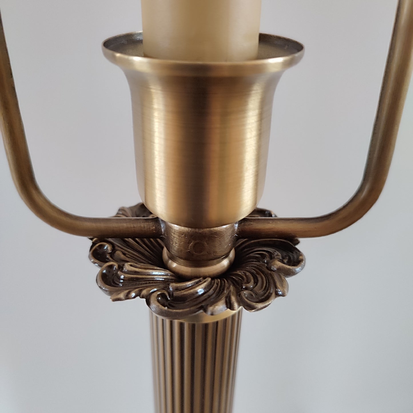 Table lamp, art deco lamp, bedside lamp, bronze base with fabric floral golden lampshade. 0506