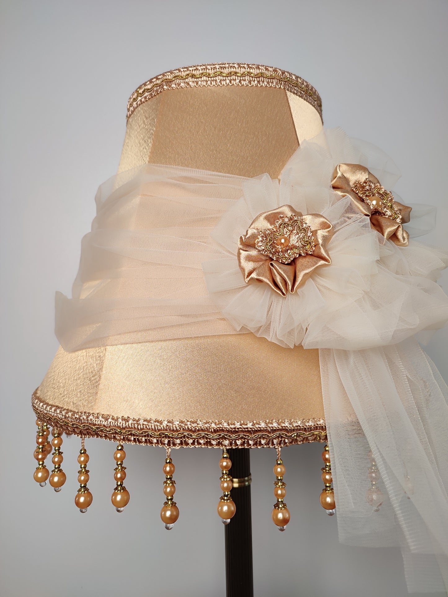 Table lamp, art deco lamp, bedside lamp, bronze base with fabric floral golden lampshade. 0506