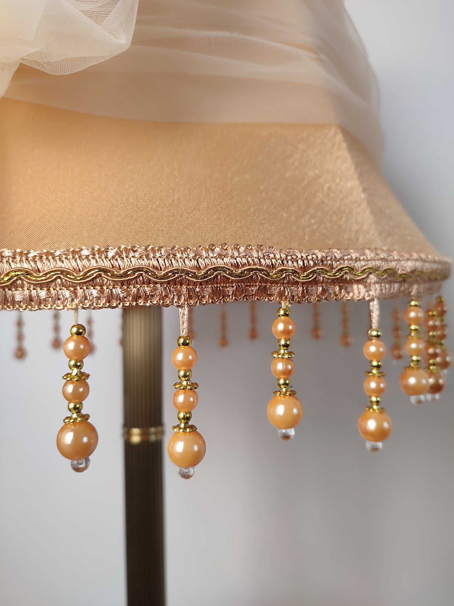 Table lamp, art deco lamp, bedside lamp, bronze base with fabric floral golden lampshade. 0506