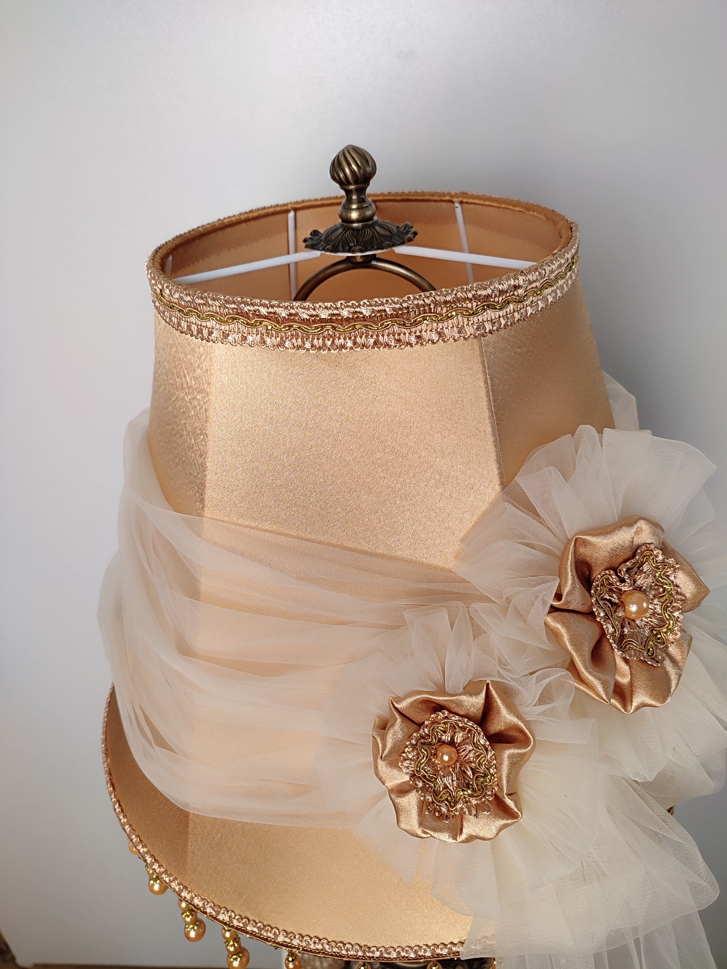 Table lamp, art deco lamp, bedside lamp, bronze base with fabric floral golden lampshade. 0506
