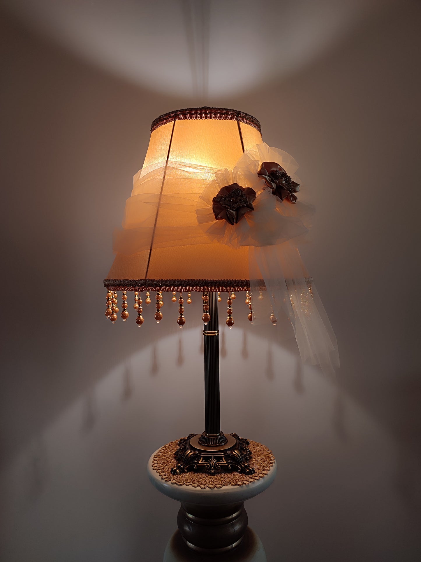 Table lamp, art deco lamp, bedside lamp, bronze base with fabric floral golden lampshade. 0506