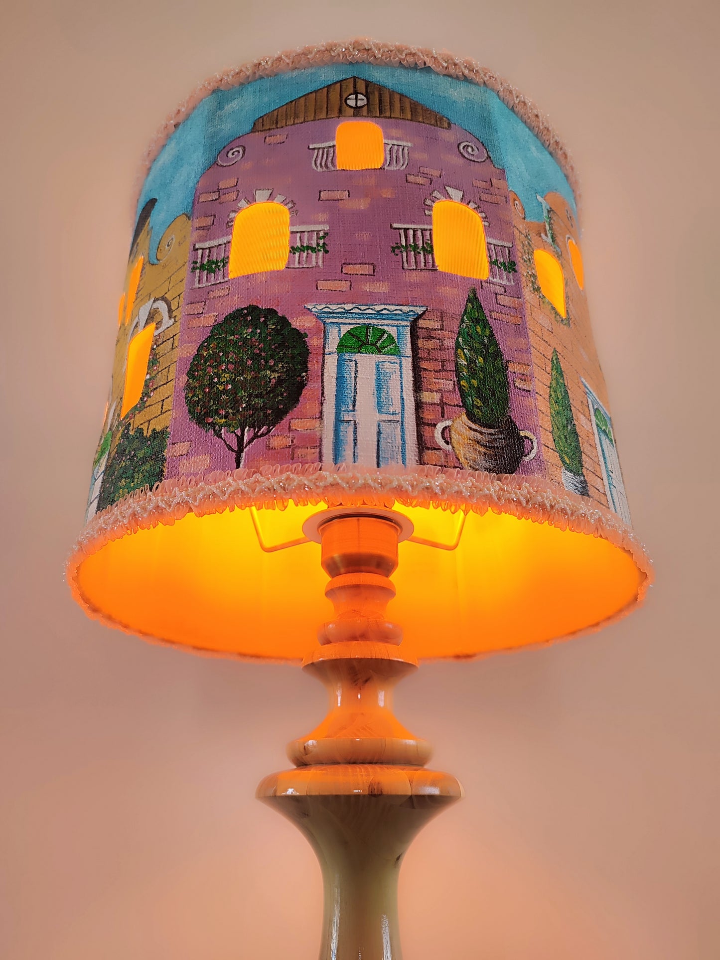 Table lamp with a unique lampshade, art deco style lamp, hand-painted shade. 3503