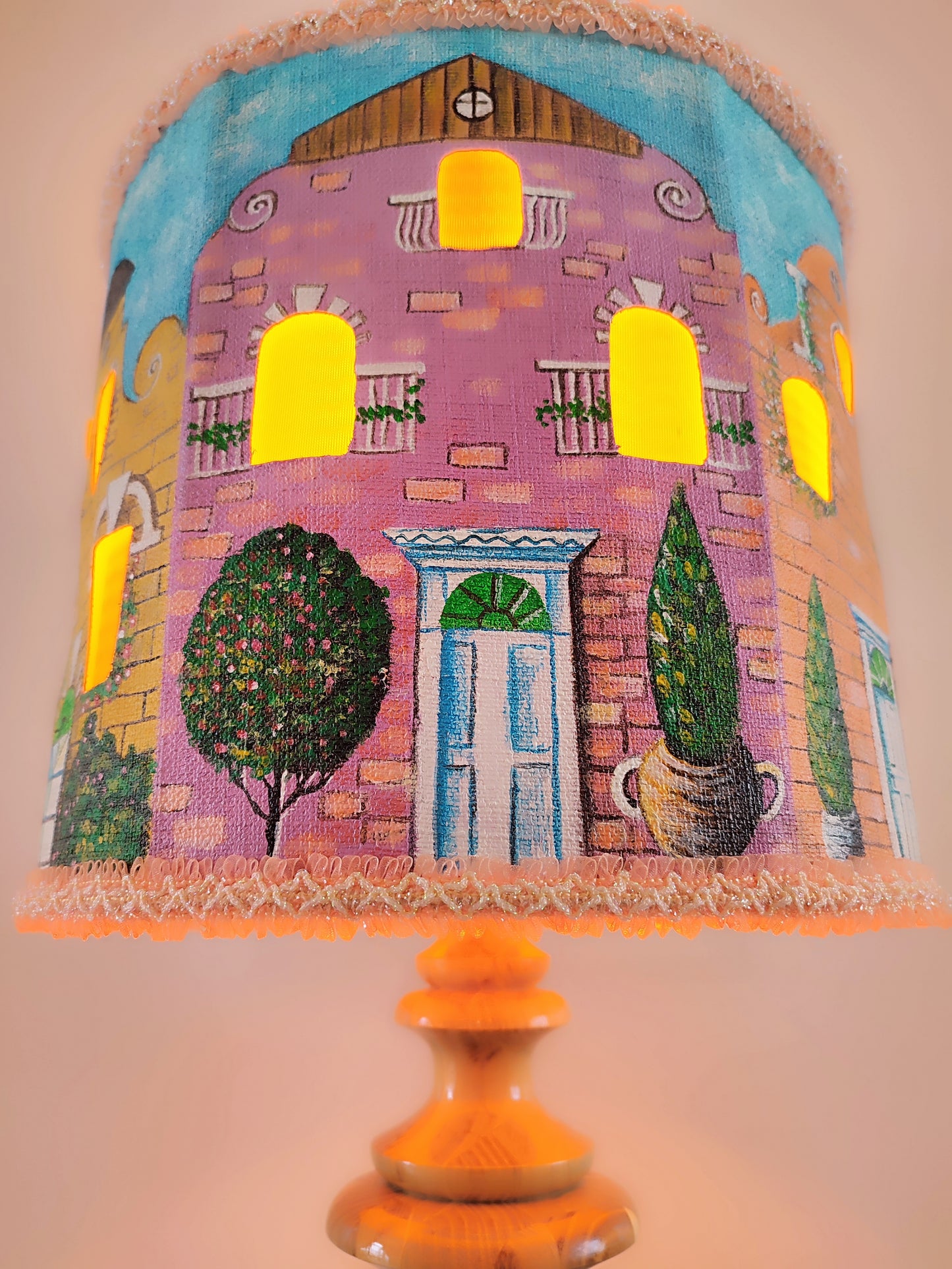 A bedside table lamp, a children's nightlight, an art deco lamp, unique lampshades and a handmade home lamp. 3503
