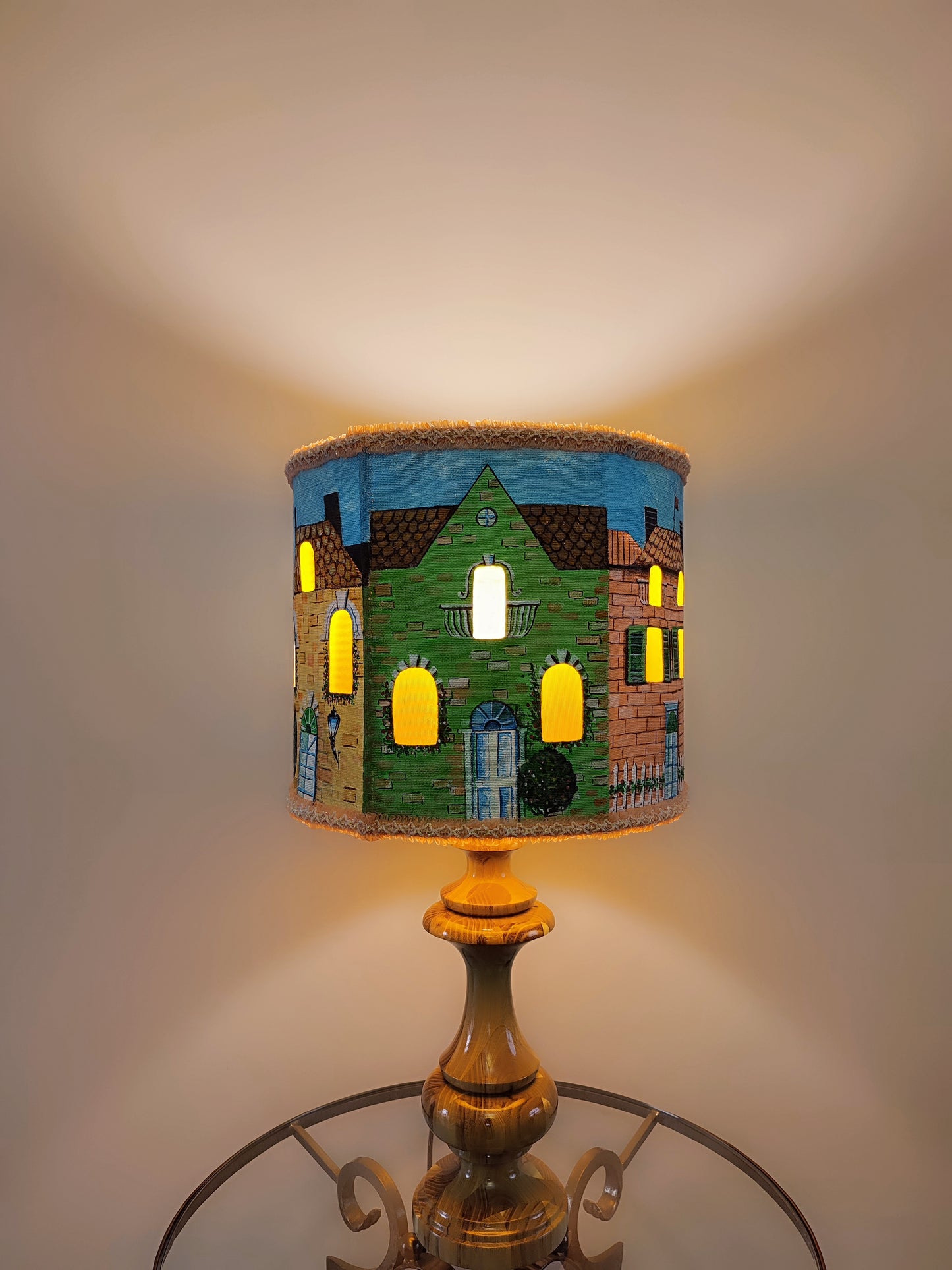 A bedside table lamp, a children's nightlight, an art deco lamp, unique lampshades and a handmade home lamp. 3503