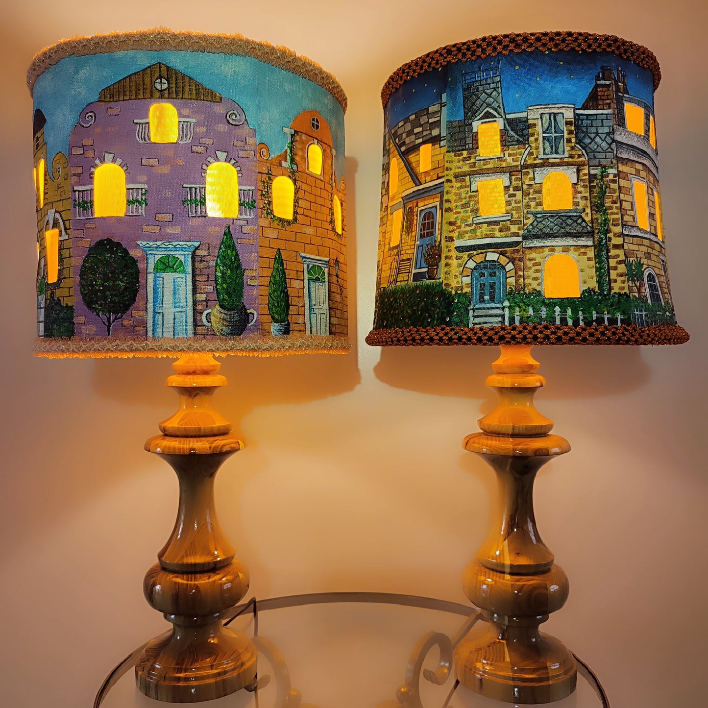 Table lamp with a unique lampshade, art deco style lamp, hand-painted shade. 3503