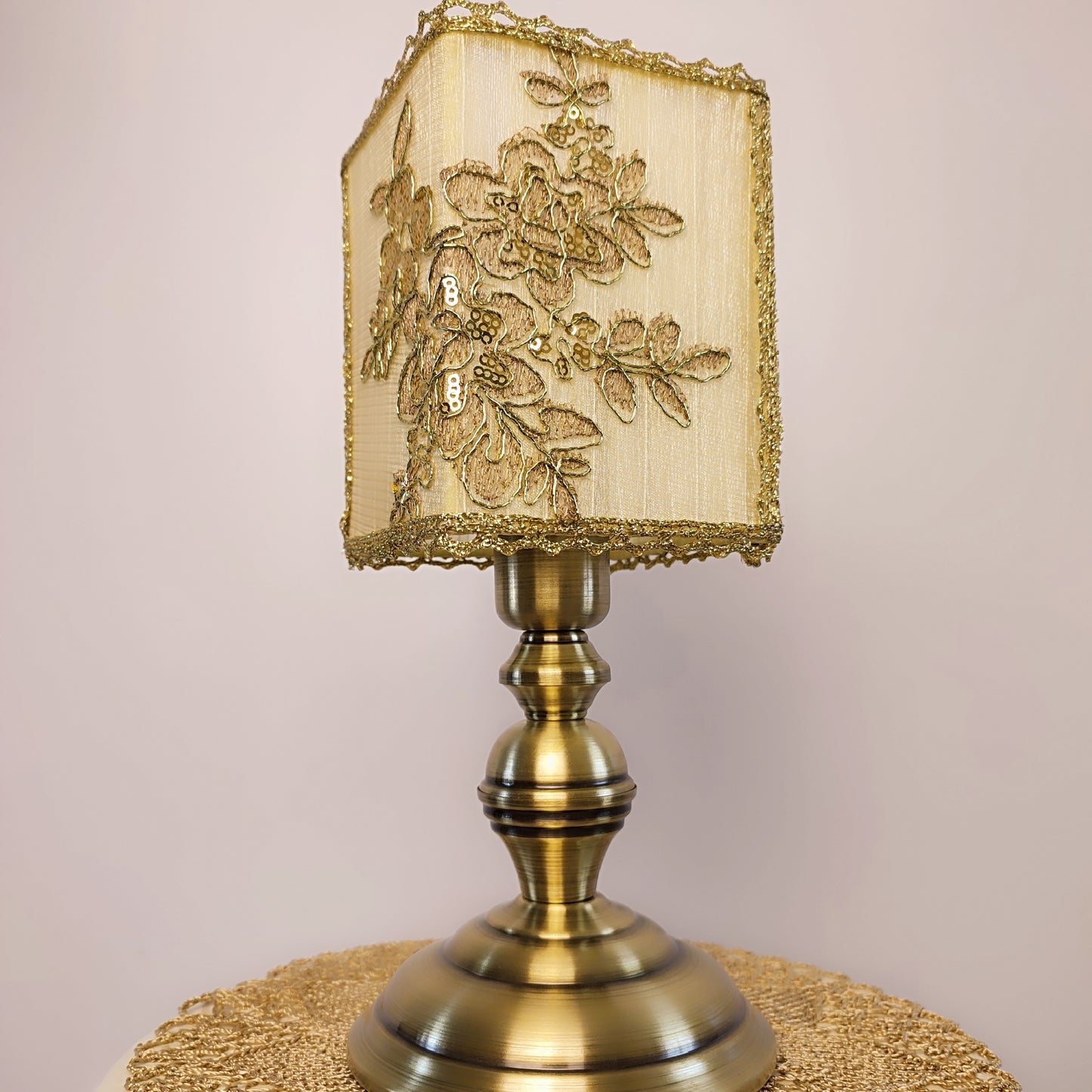 Table lamp, art deco lamp, golden lamp, bedside table lamp. 8404