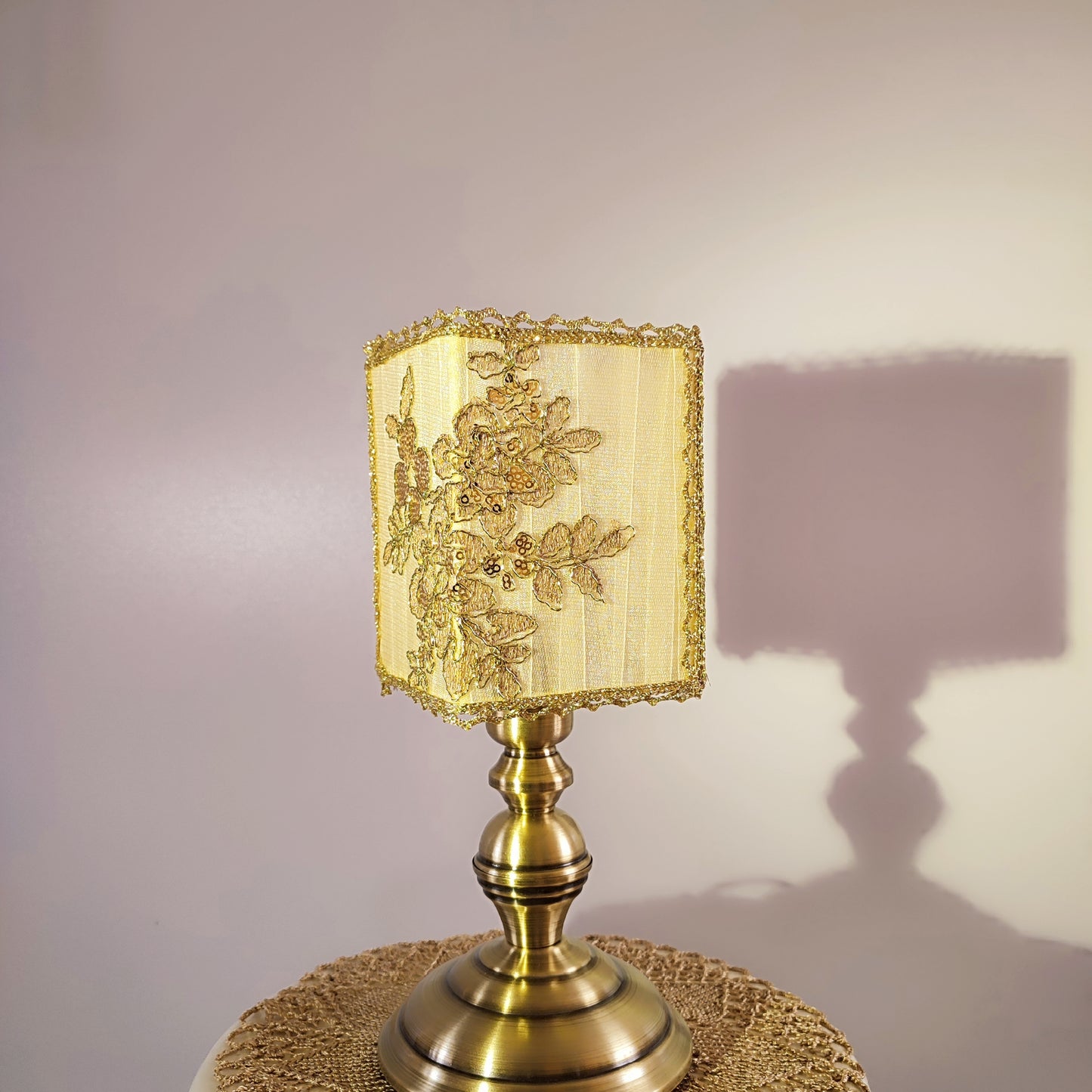 Table lamp, art deco lamp, golden lamp, bedside table lamp. 8404