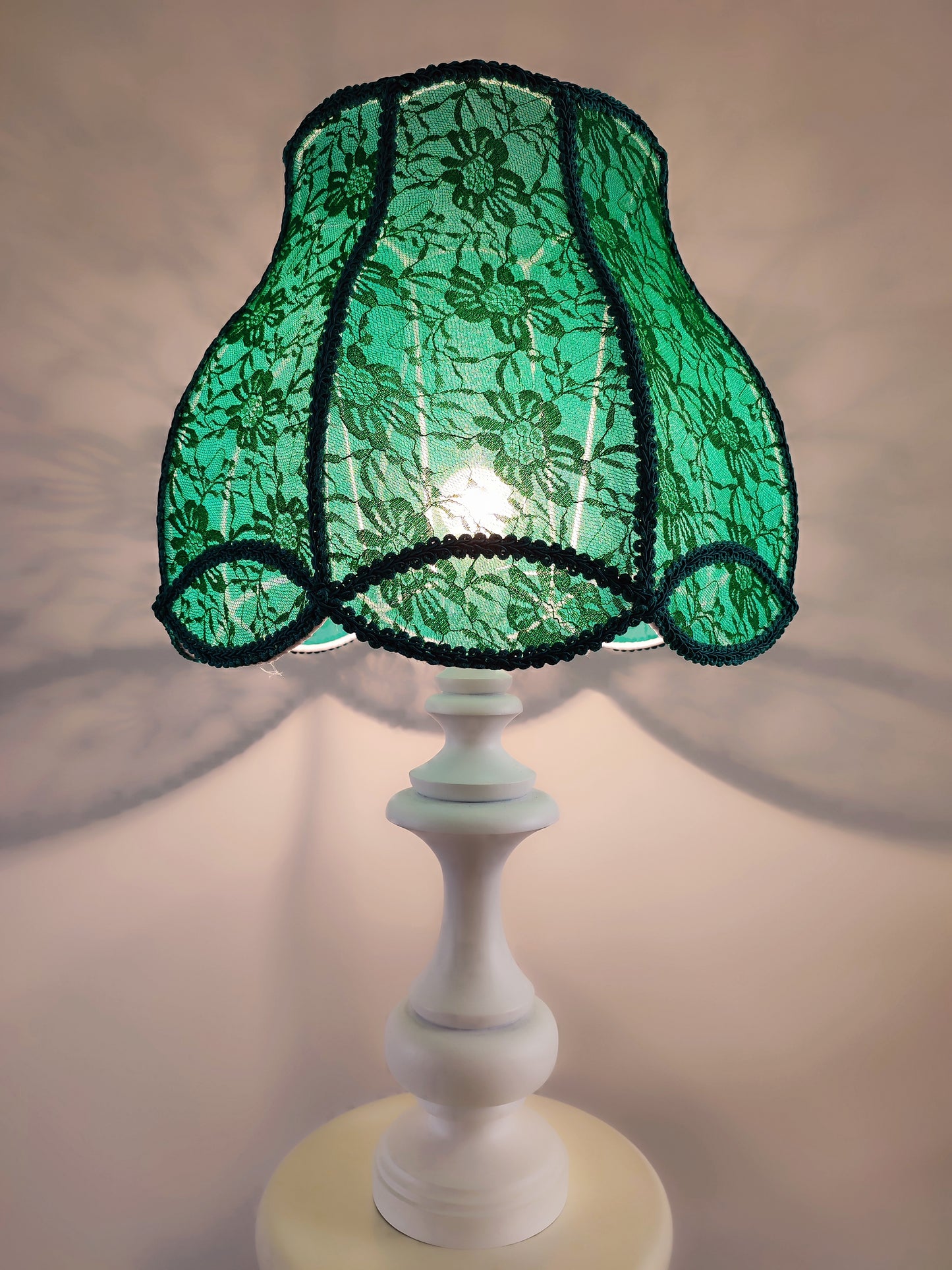 Table lamp, green lamp, art deco lamp, translucent guipure lampshade with wooden base. 5004