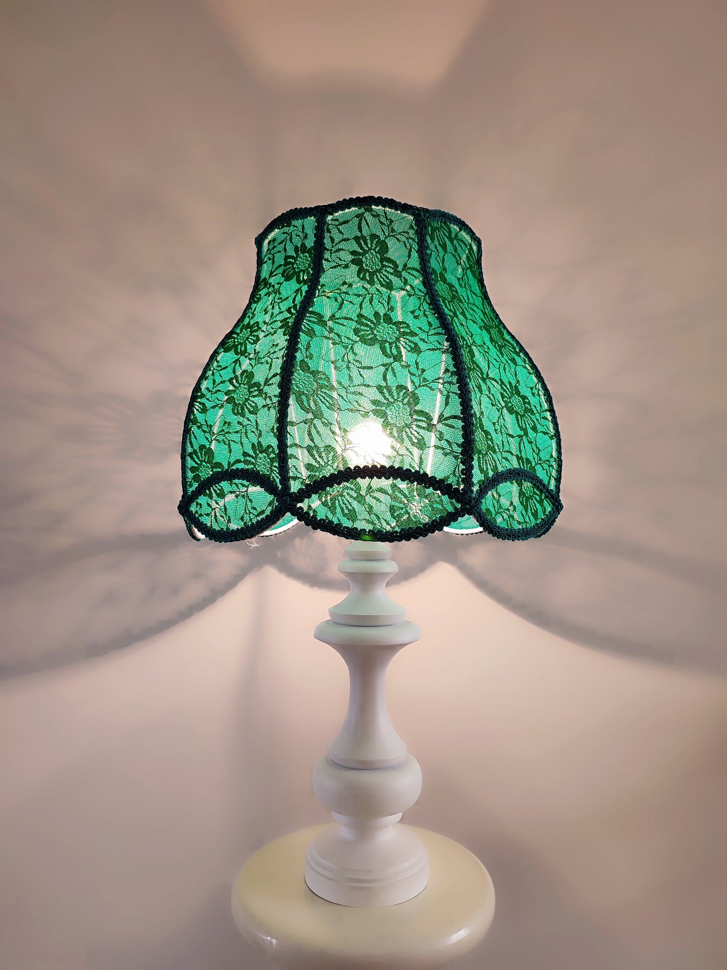 Table lamp, green lamp, art deco lamp, translucent guipure lampshade with wooden base. 5004