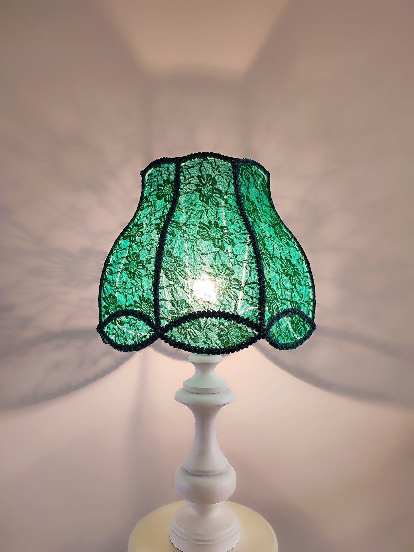 Table lamp, green lamp, art deco lamp, translucent guipure lampshade with wooden base. 5004