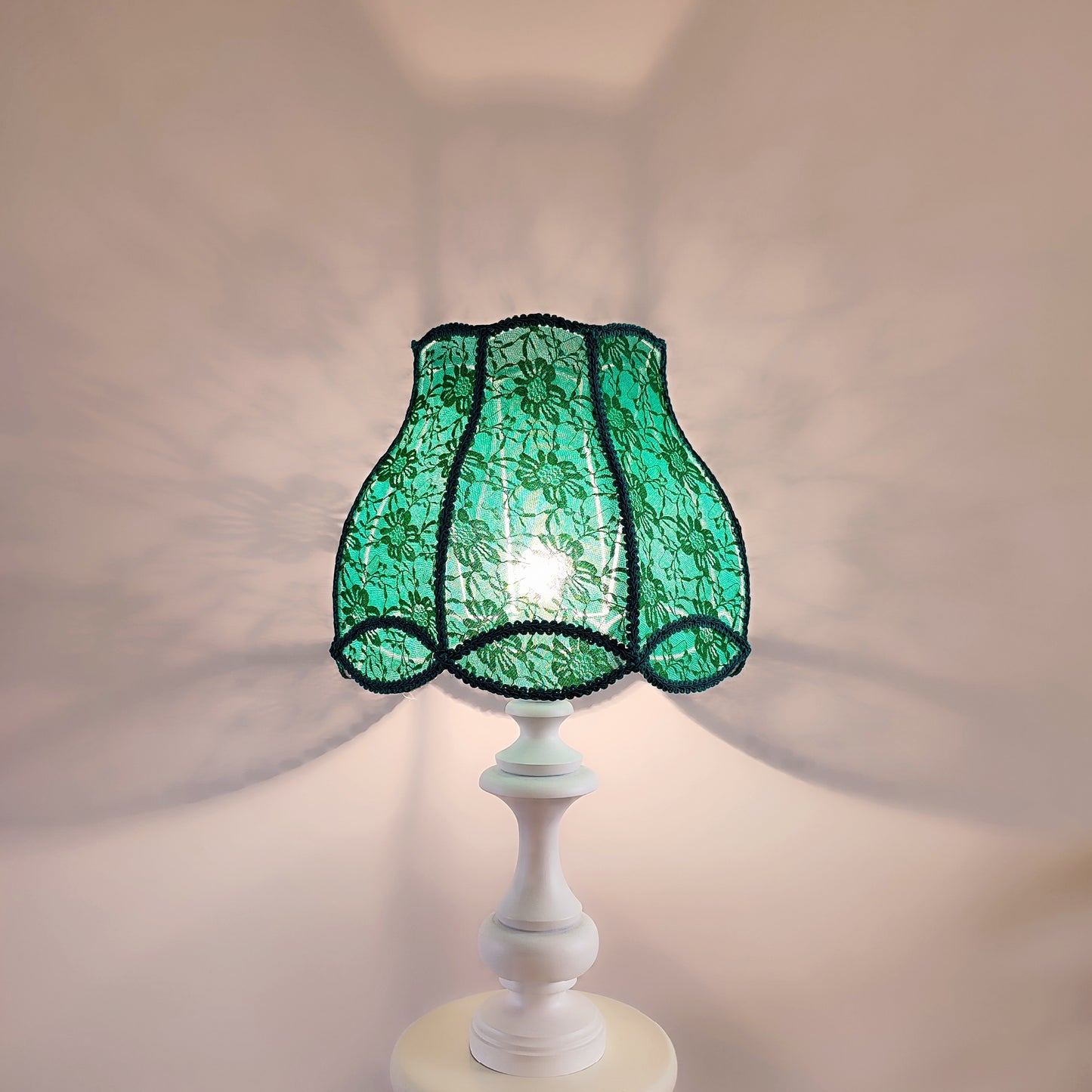 Table lamp, green lamp, art deco lamp, translucent guipure lampshade with wooden base. 5004
