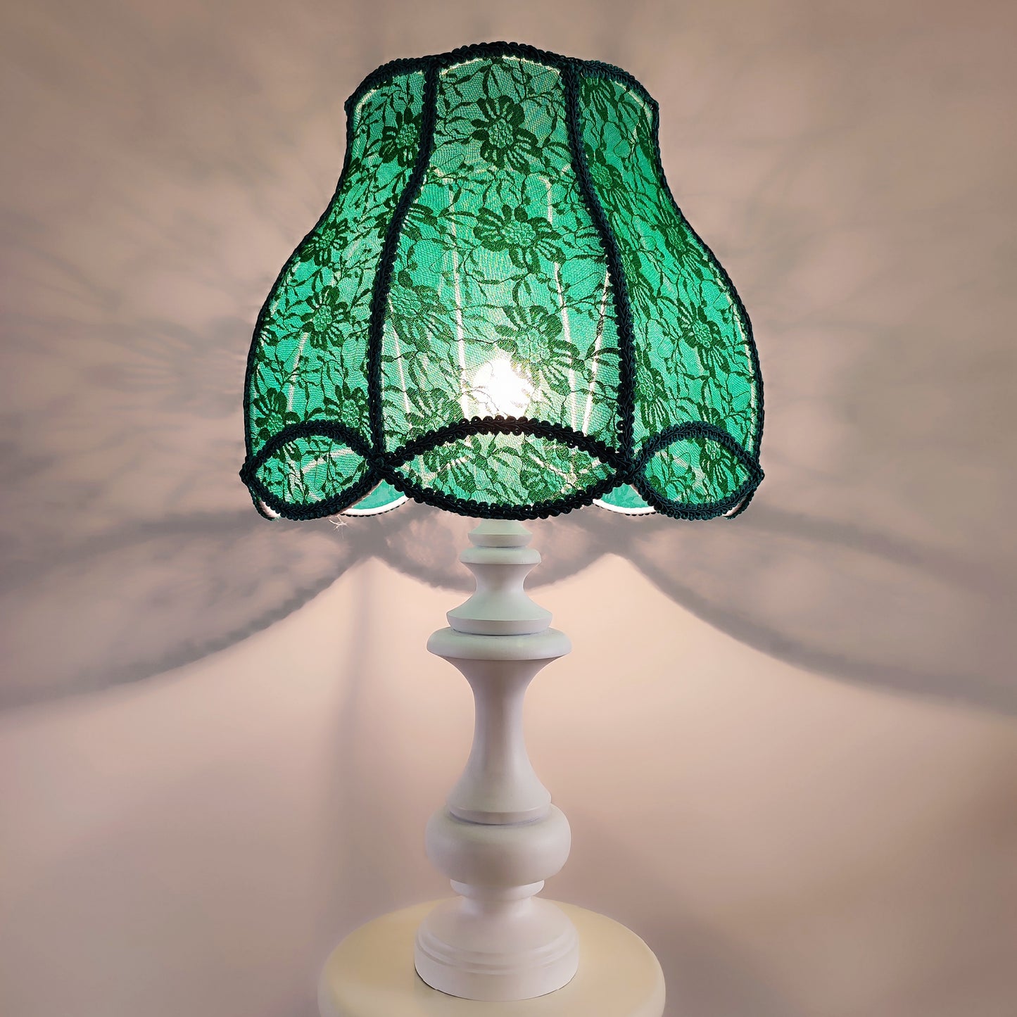 Table lamp, green lamp, art deco lamp, translucent guipure lampshade with wooden base. 5004