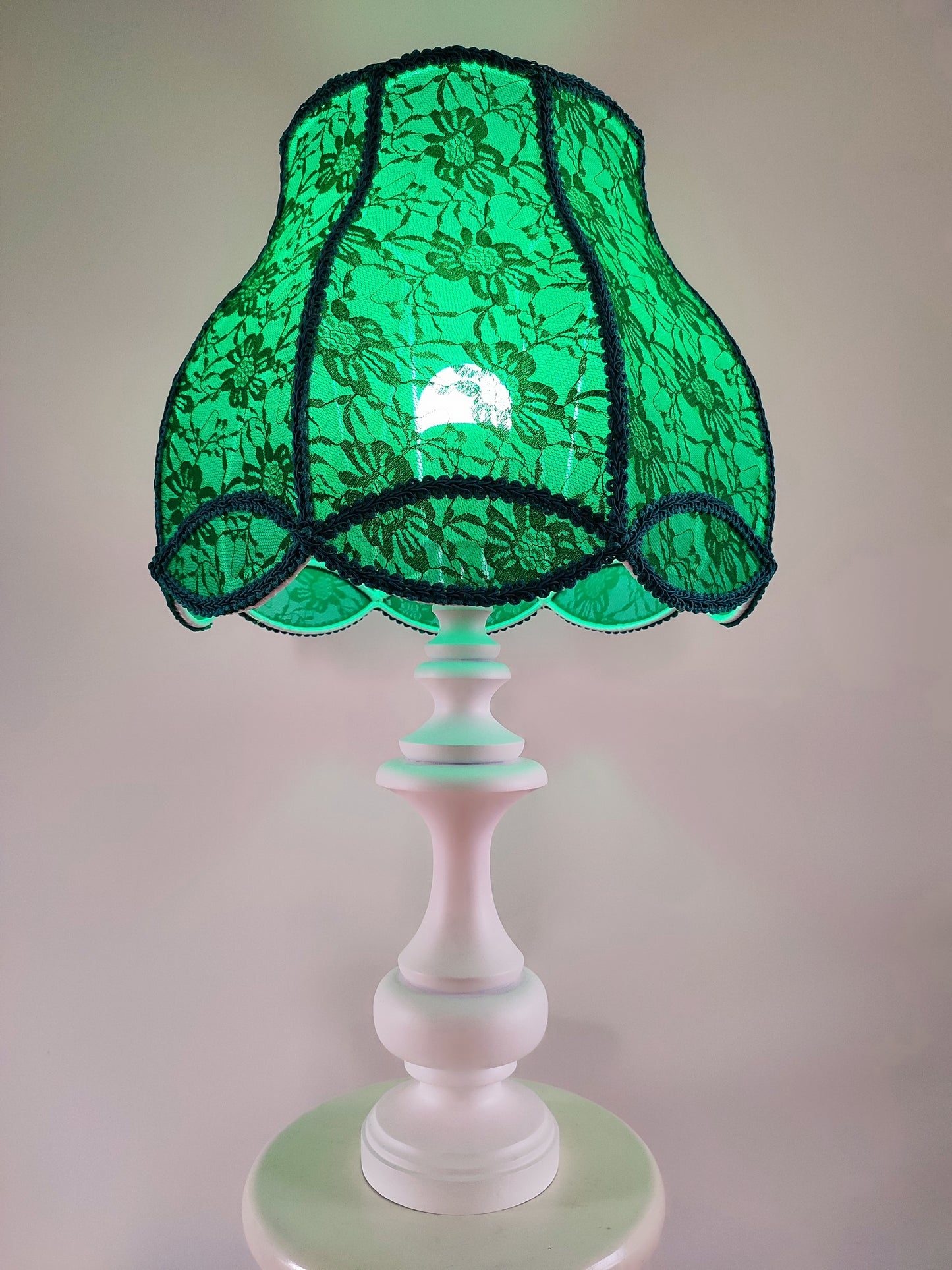 Table lamp, green lamp, art deco lamp, translucent guipure lampshade with wooden base. 5004