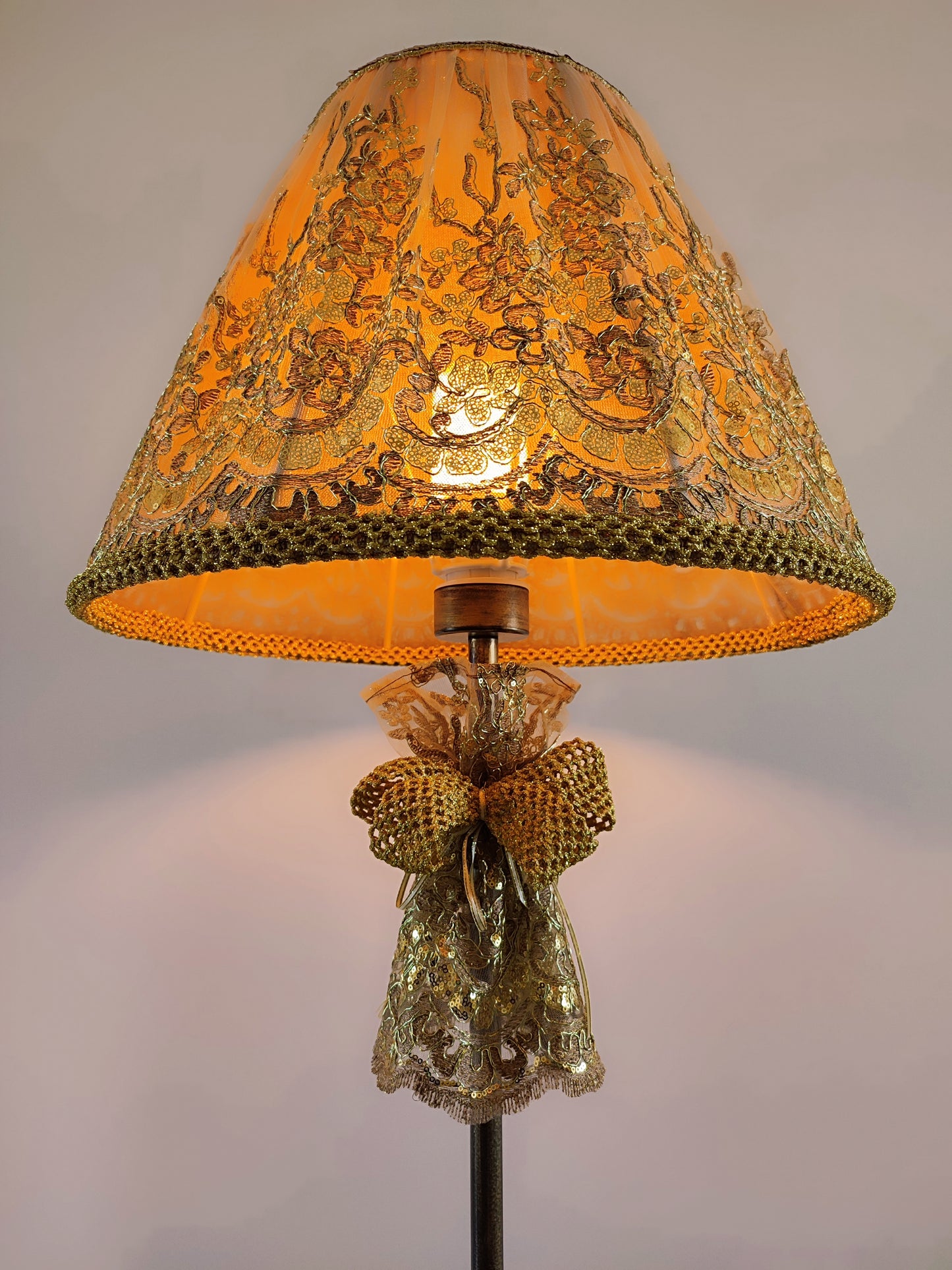 Wholesale lamp shade Berlin 15 - an elegant floor lamp for sophisticated interiors