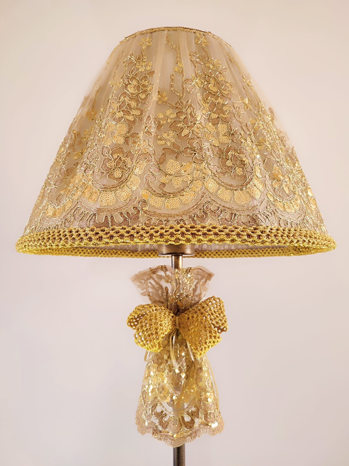 Wholesale lampshade Berlin 15 - luxurious fabric golden lampshade