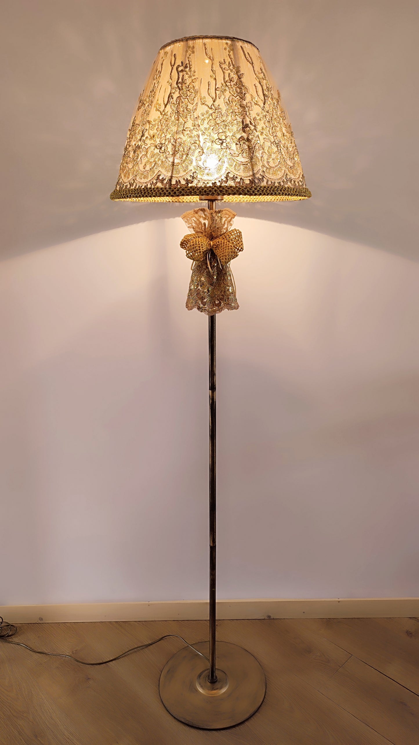 Wholesale lamp shade Berlin 15 - an elegant floor lamp for sophisticated interiors
