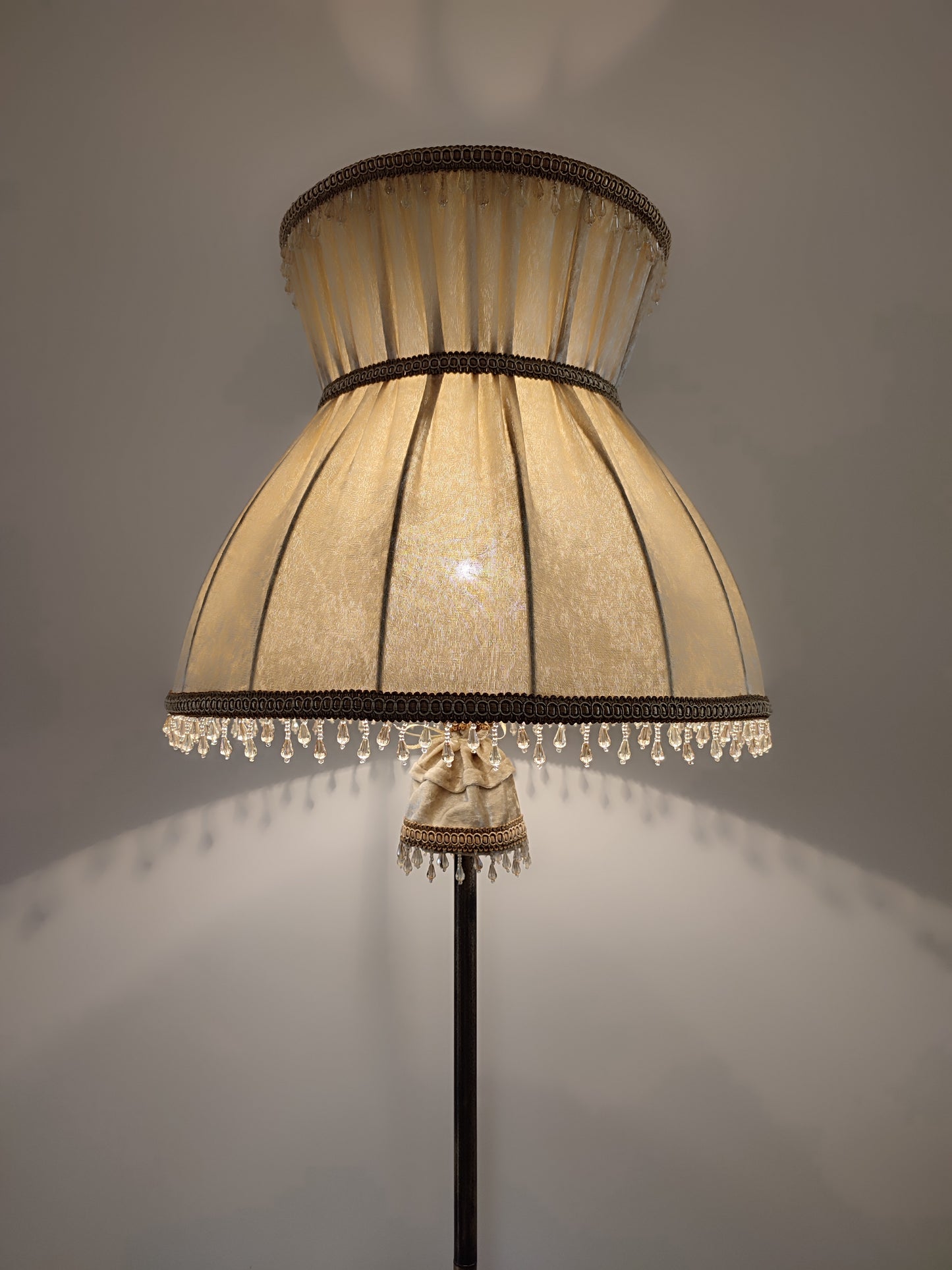 Wholesale floor lamp Havana 01 – Elegant Floor Lamp with Beige Velvet Shade