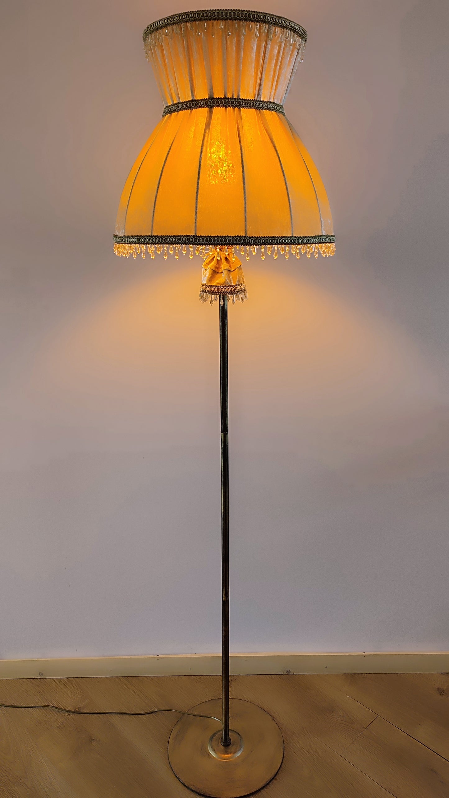 Wholesale floor lamp Havana 01 – Elegant Floor Lamp with Beige Velvet Shade