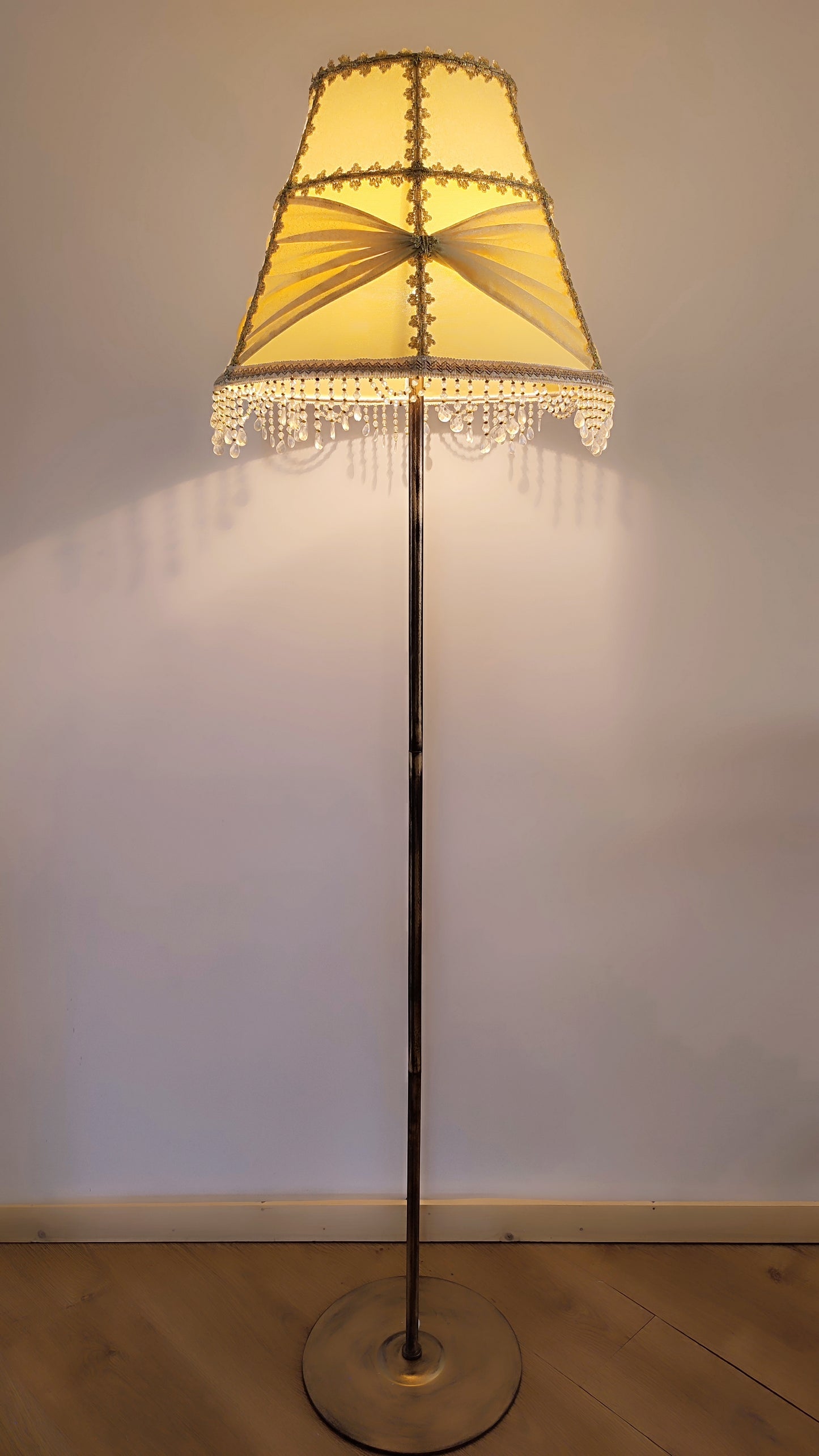 Floor lamp. Yellow lamp with Victorian fabric shade. 3102