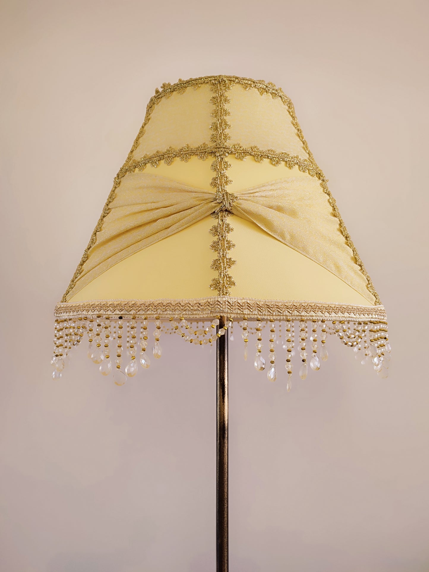 Floor lamp. Yellow lamp with Victorian fabric shade. 3102