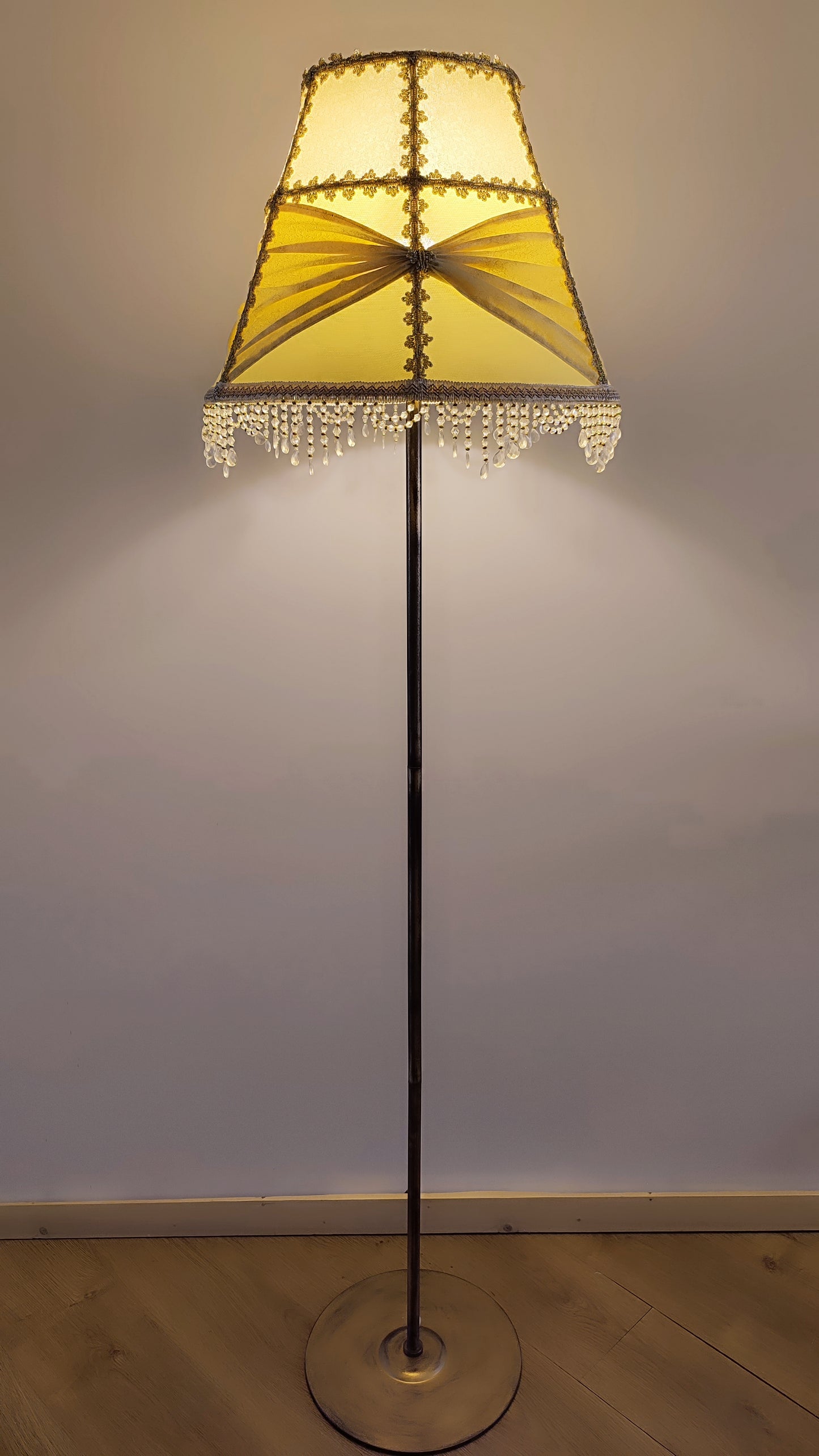 Floor lamp. Yellow lamp with Victorian fabric shade. 3102