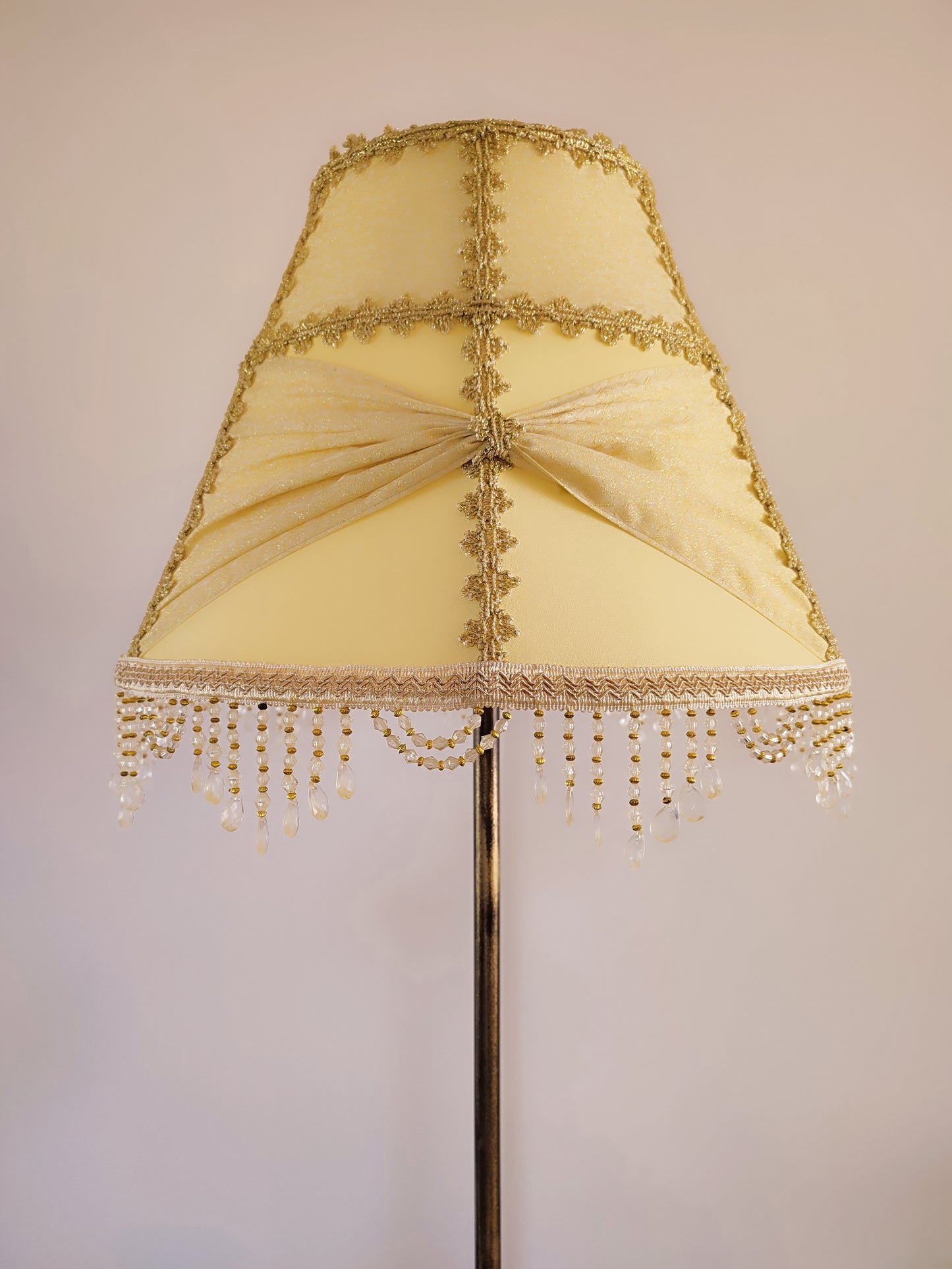 Floor lamp. Yellow lamp with Victorian fabric shade. 3102