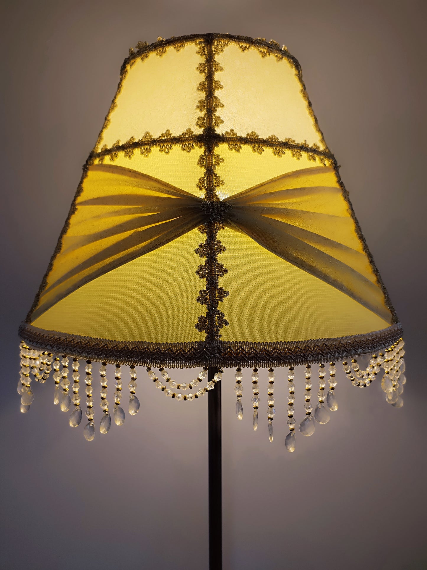 Floor lamp. Yellow lamp with Victorian fabric shade. 3102