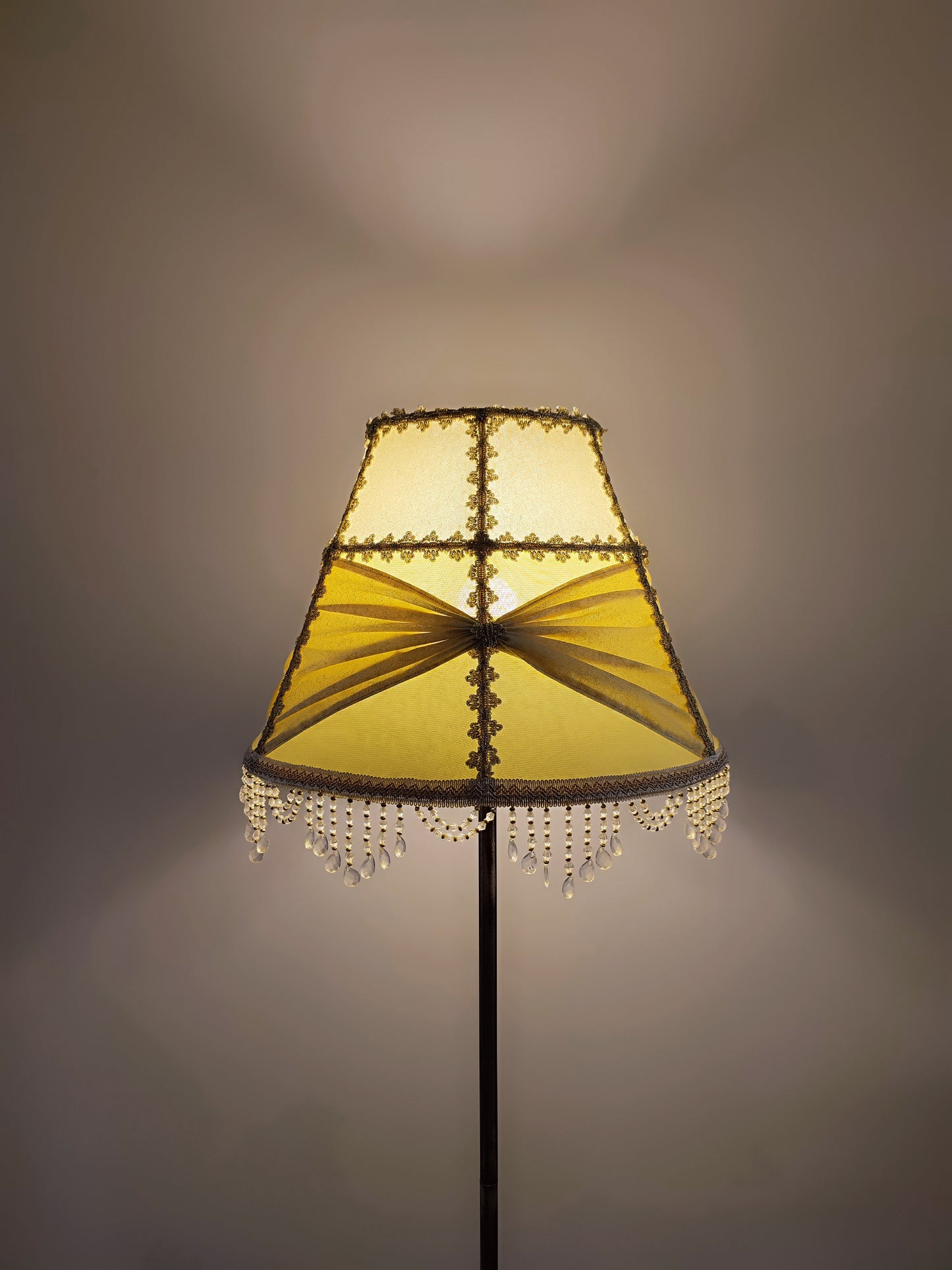 Floor lamp. Yellow lamp with Victorian fabric shade. 3102