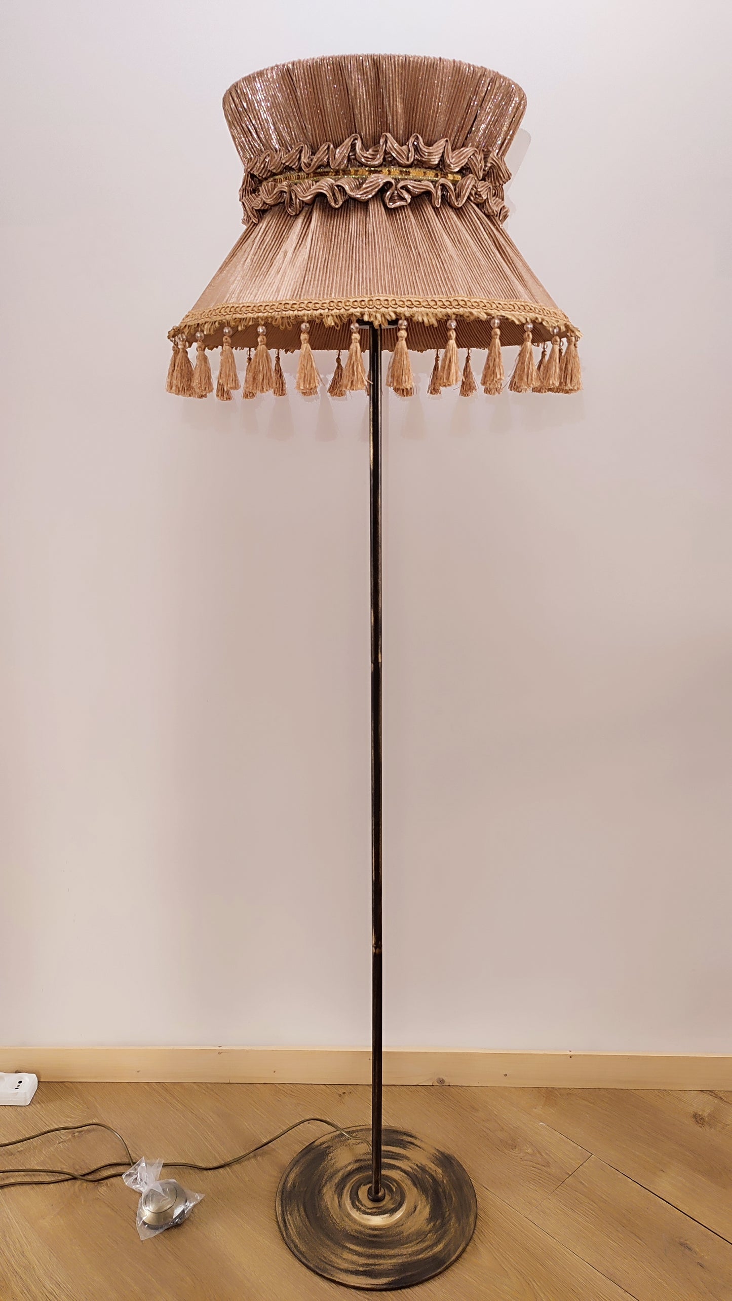 Wholesale floor lamp Sofia 05 – Luxurious Floor Lamp with Golden Pleated Shade