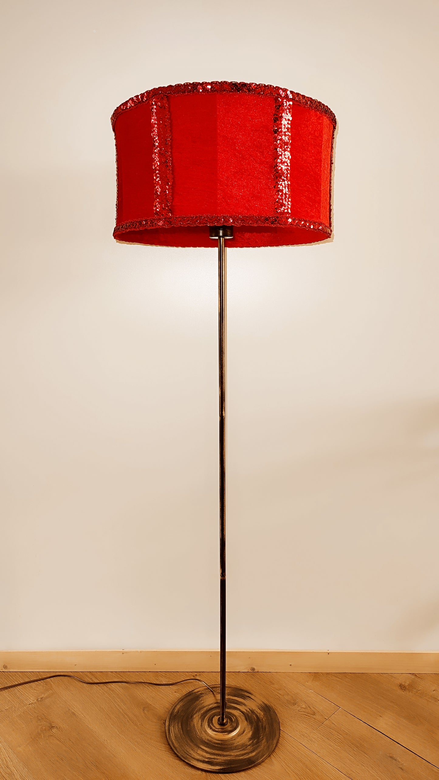 Wholesale floor lamp Rio 02 – Stylish Floor Lamp with Bright Red Velvet Shade