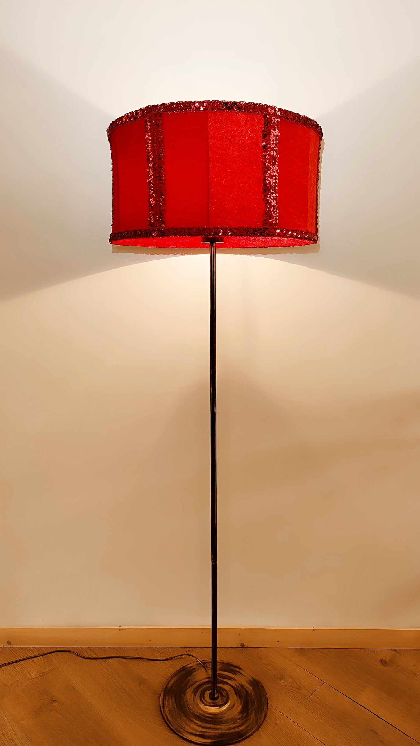 Wholesale floor lamp Rio 02 – Stylish Floor Lamp with Bright Red Velvet Shade