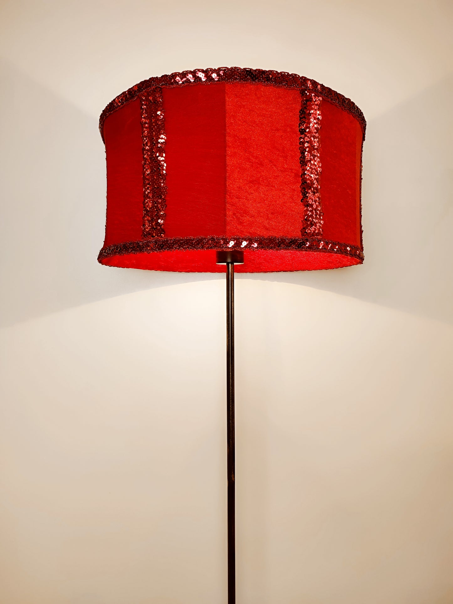 Wholesale floor lamp Rio 02 – Stylish Floor Lamp with Bright Red Velvet Shade