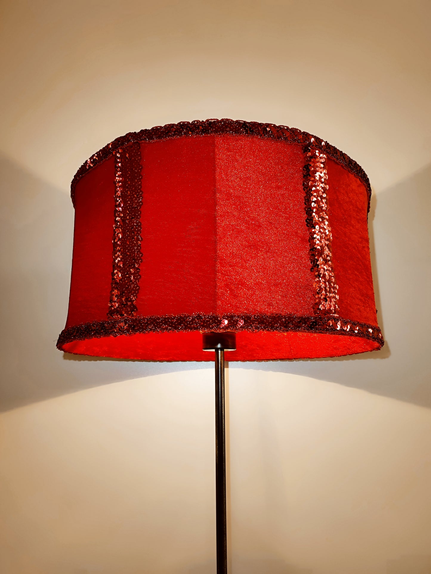 Wholesale lampshade Rio 02 - a luxurious red lampshade for stylish lighting