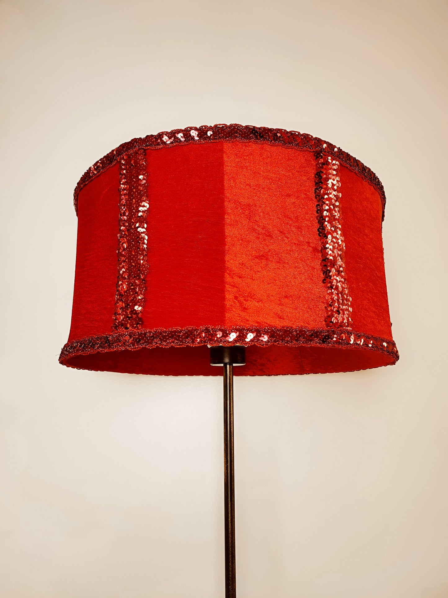 Wholesale floor lamp Rio 02 – Stylish Floor Lamp with Bright Red Velvet Shade