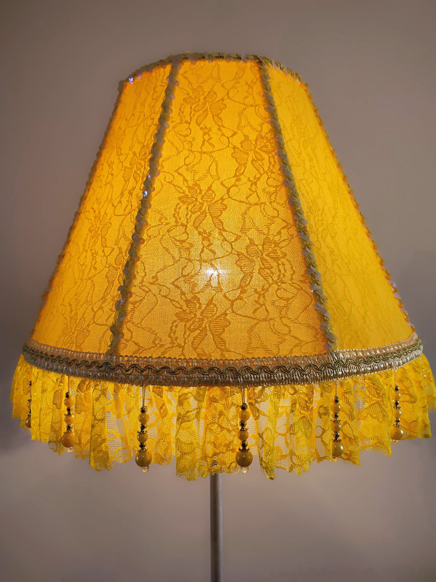 Wholesale floor lamp Berlin 14 - Bright yellow floor lamp with guipure shade