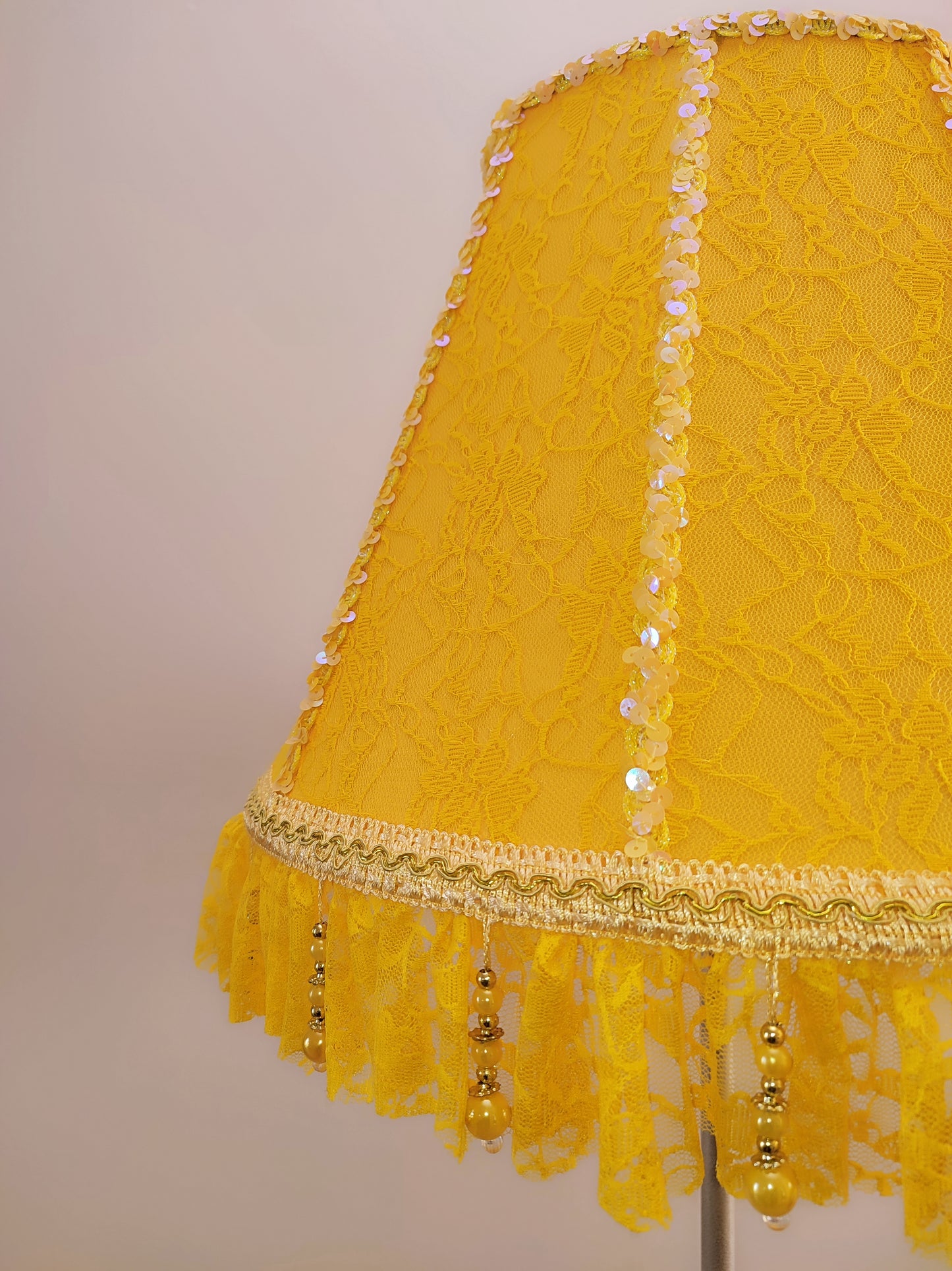 Wholesale floor lamp Berlin 14 - Bright yellow floor lamp with guipure shade
