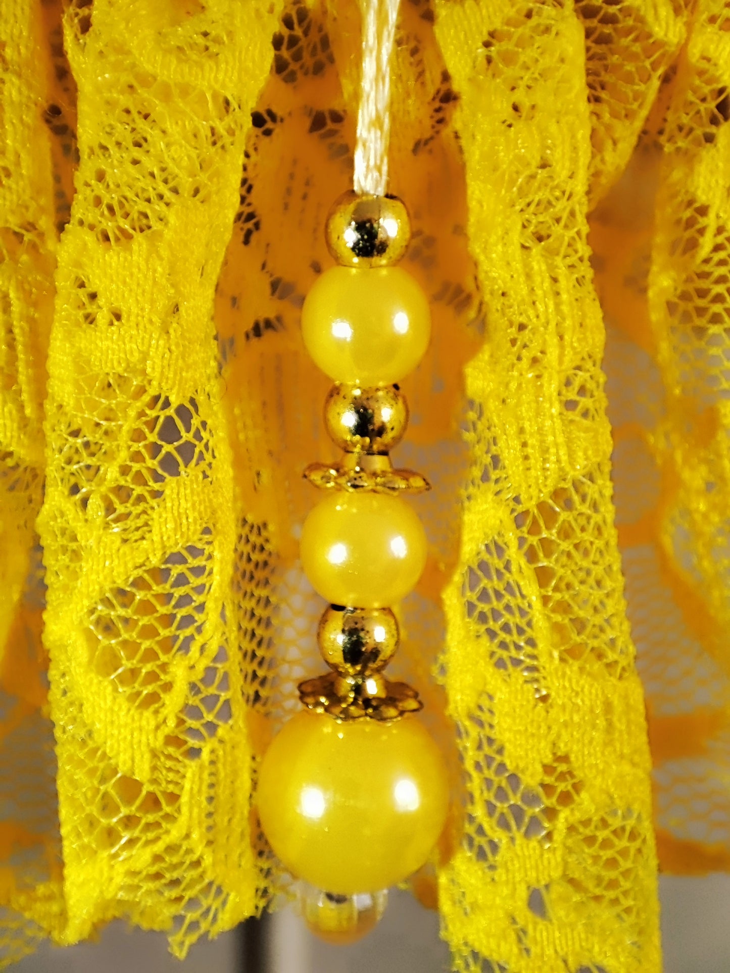 Wholesale floor lamp Berlin 14 - Bright yellow floor lamp with guipure shade